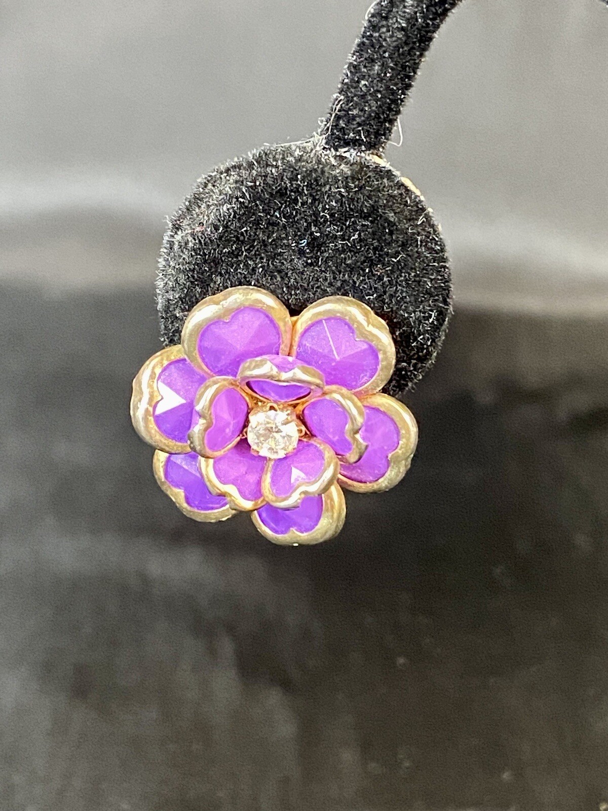 Vintage 1950’s-60’s purple facet gold-edge stone rhinestone FLOWER post earrings