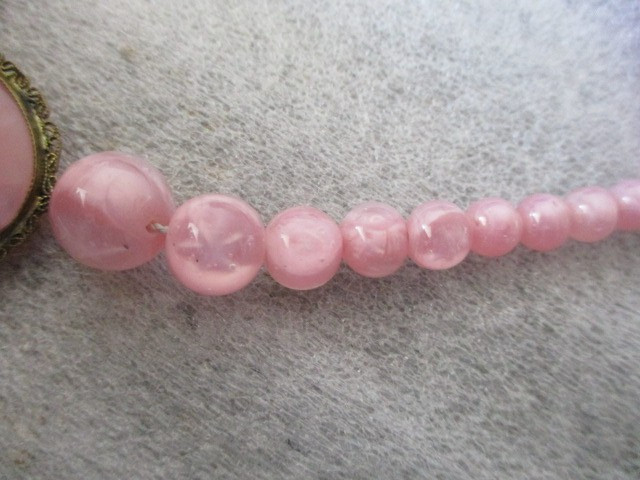 VINTAGE PINK GLASS 14K YELLOW GOLD BEAD CHOKER NECKLACE – 16.5″