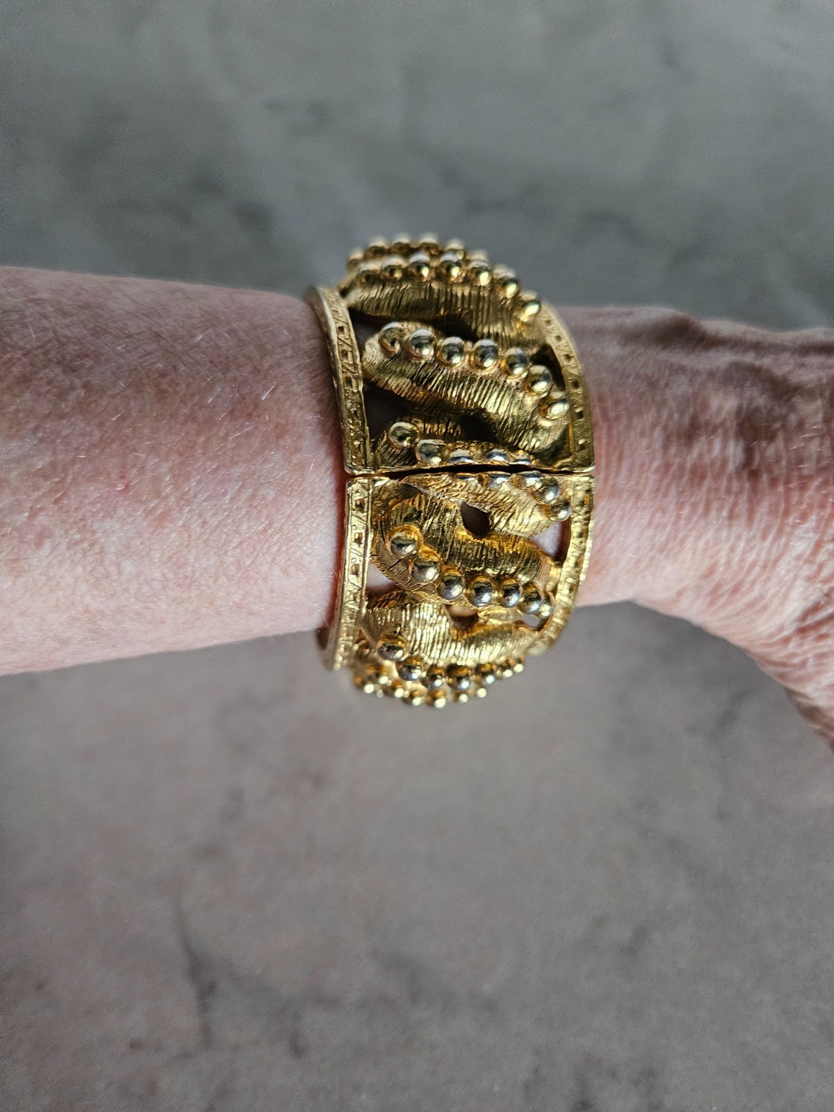 RARE AND VINTAGE KENNETH LANE GOLD BEADED SWIRLS HINGED CUFF BRACELET