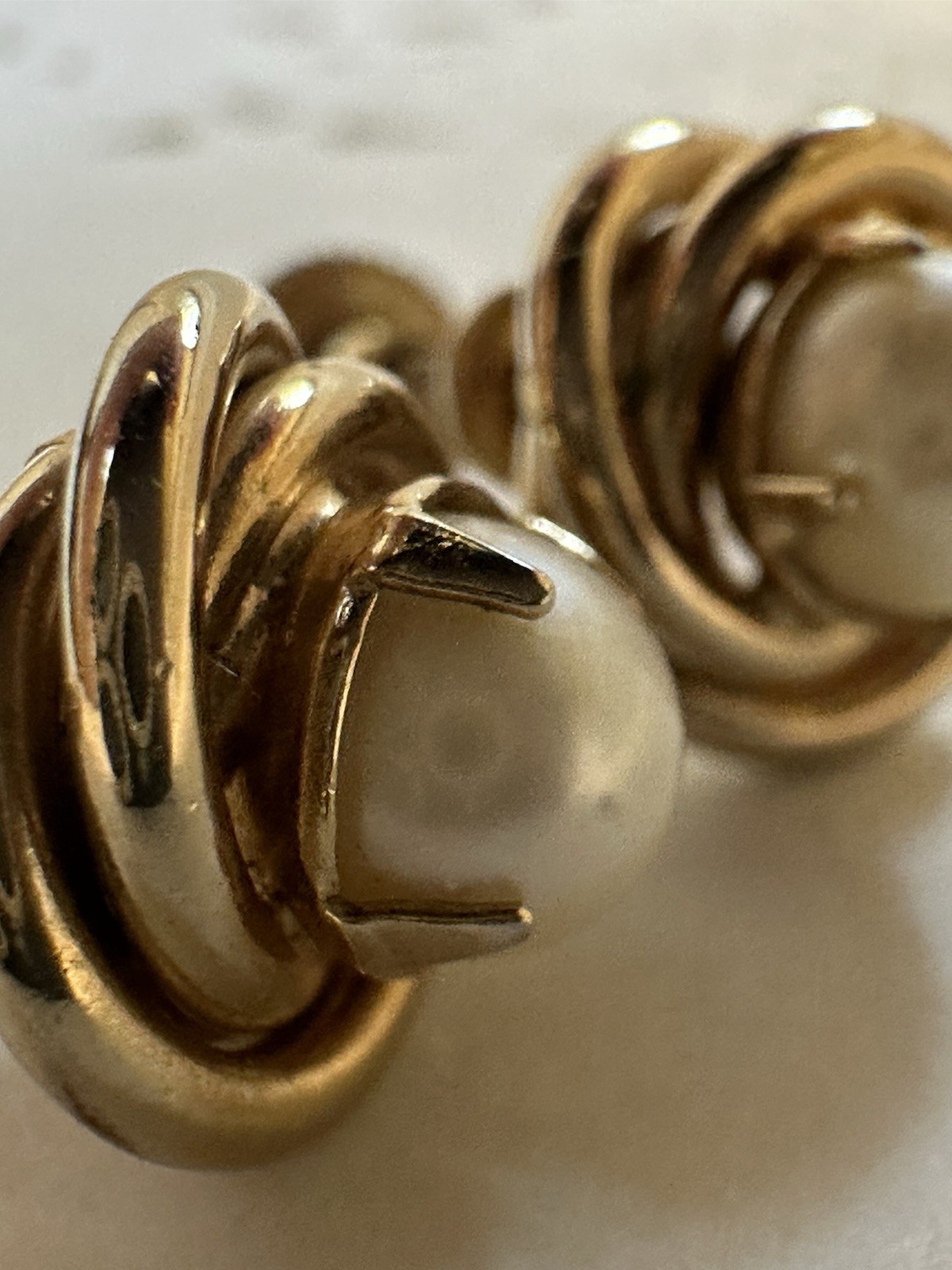Women’s Genuine Cultured Pearl Screw Back Earrings Vintage Gold Tone Knot Style