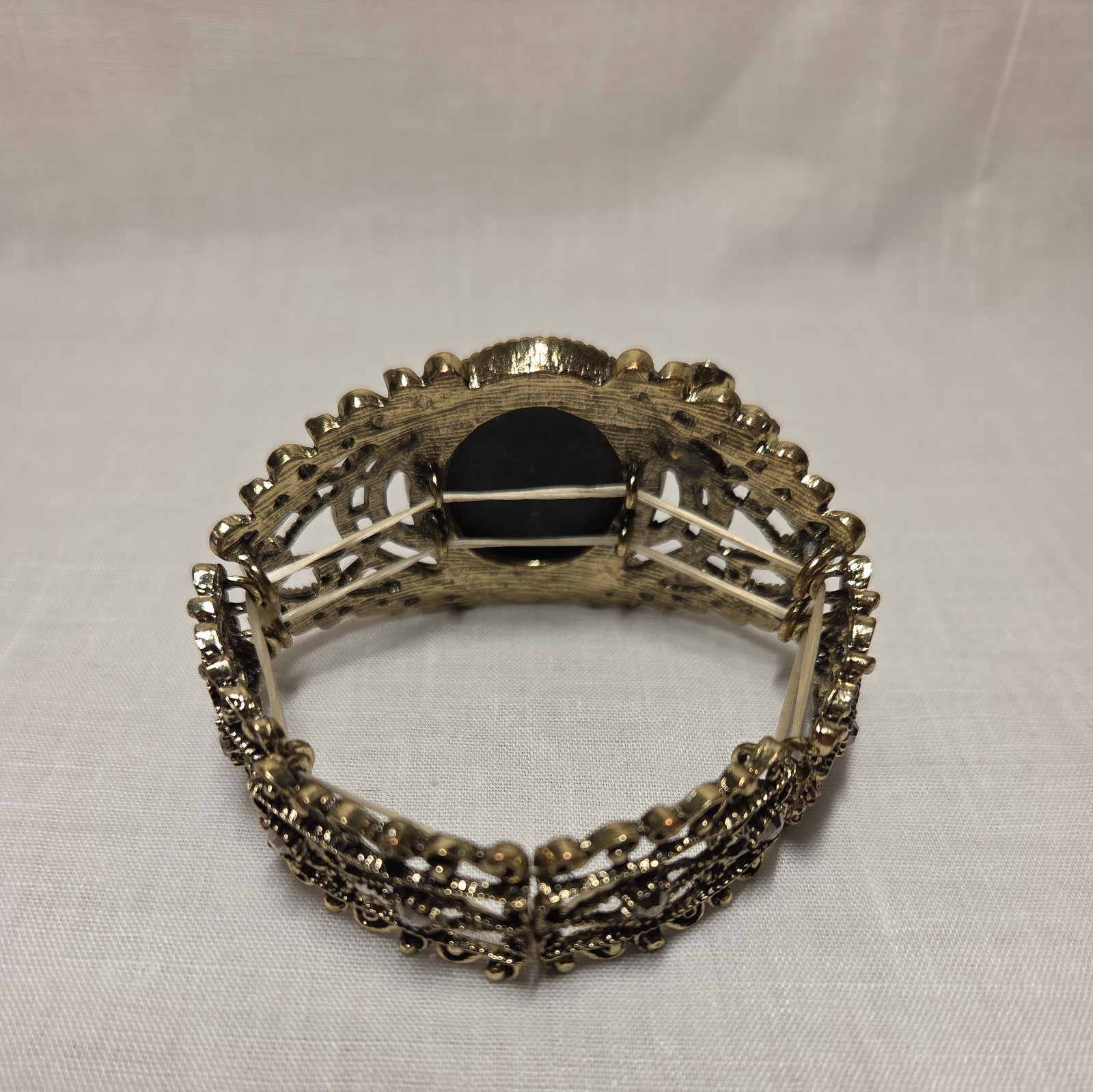 Victorian Style Gold Tone Cameo Bracelet Filigree Floral Accent Stretch Band