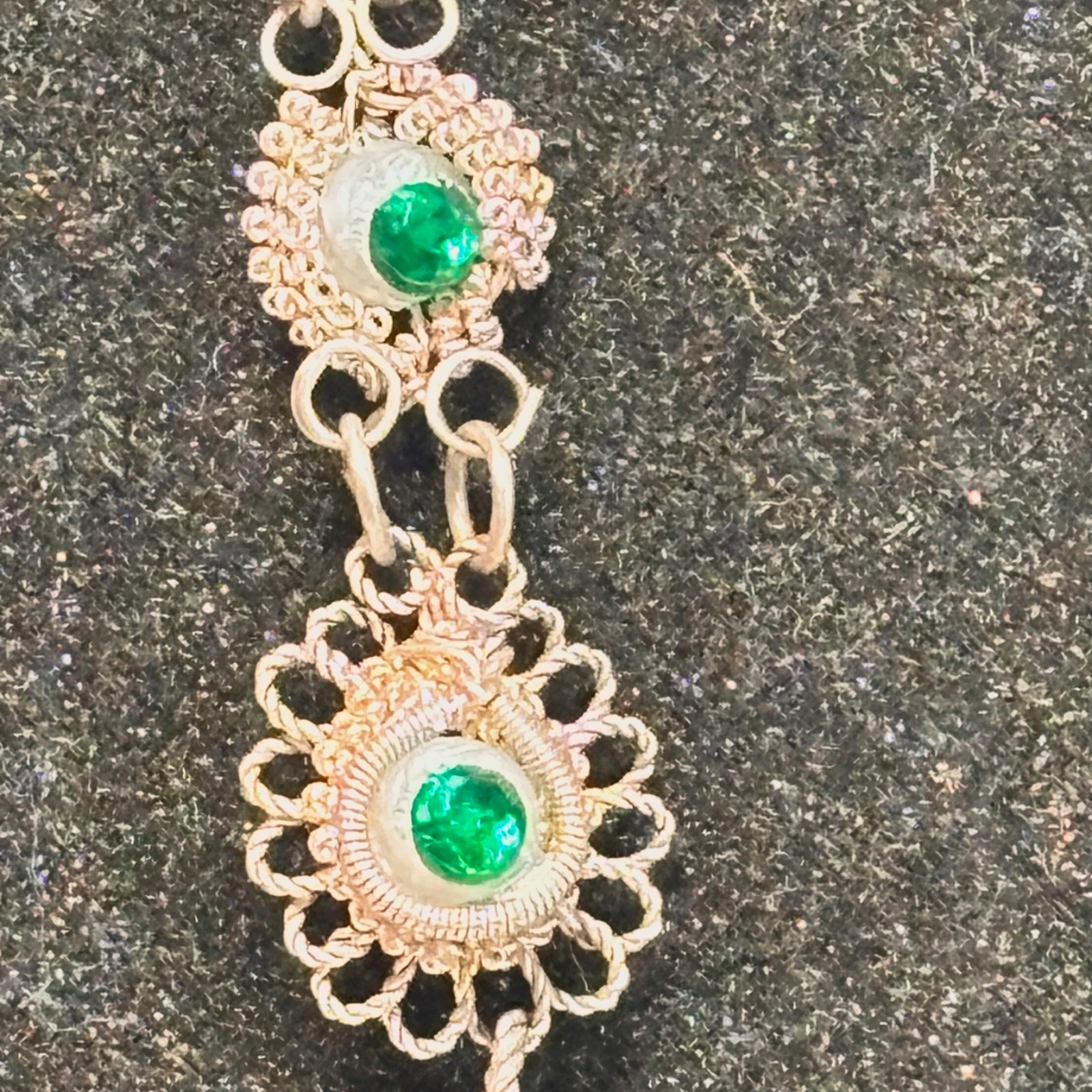 NECKLACE vintage green glass faux gem silvertone metal filagree hook clasp 20″