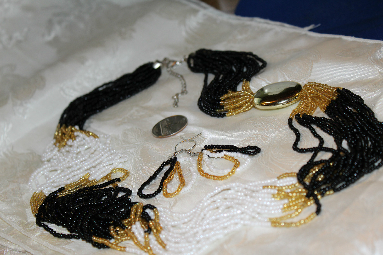 VINT BLACK /GOLD&WHITE GLASS SEED BEAD MULTI-STRAND NECKLACE+ MATCHING HOOK EARR