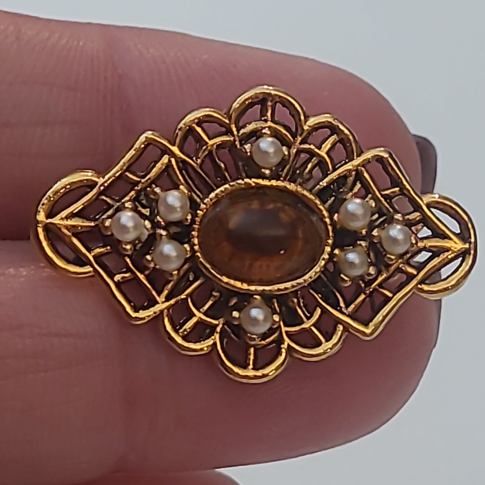 VTG TACOA Faux Pearl Gold Tone Metal Ornate Oval Brooch Pin Amber Color Stone