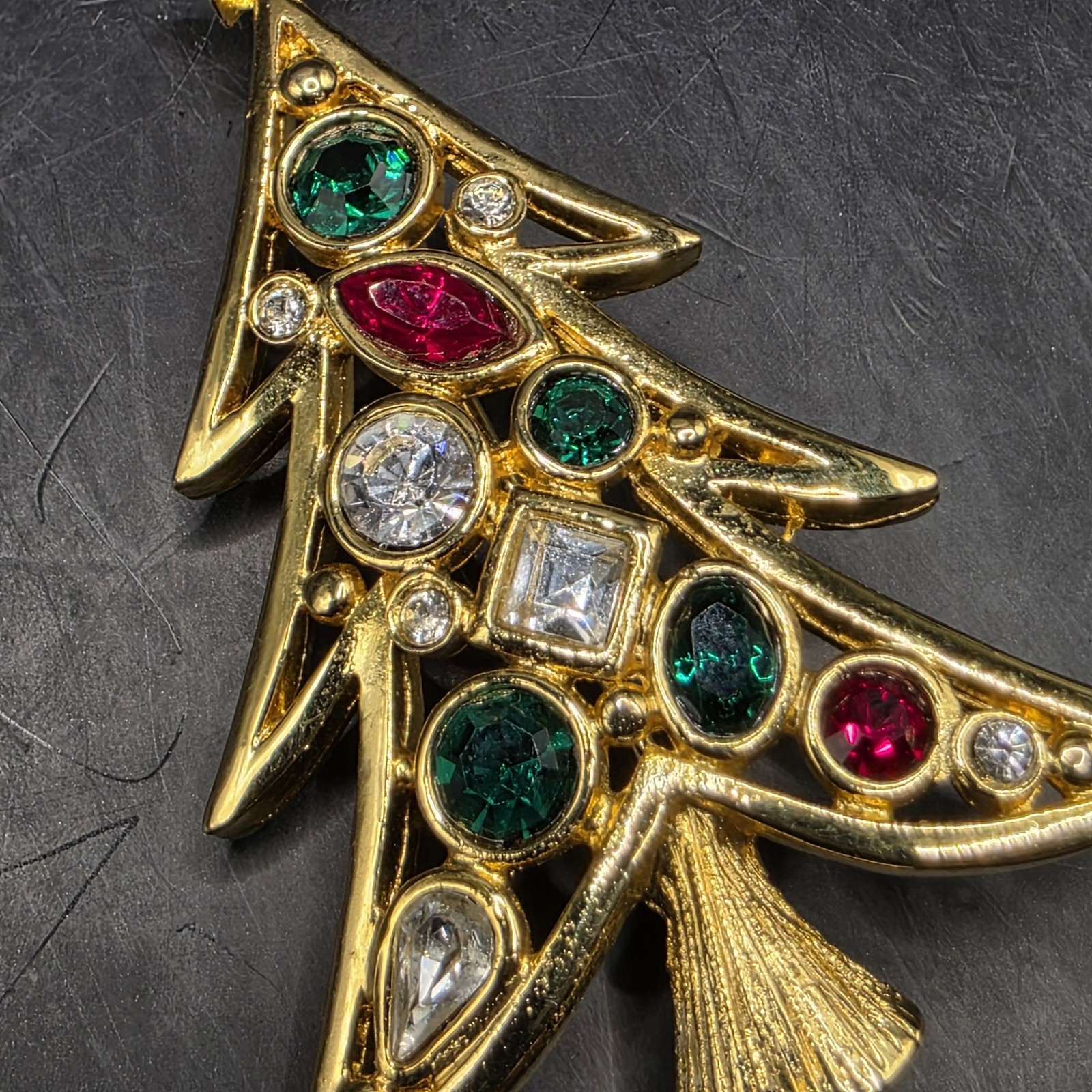 Vintage LIA LIANNA Gold Tone Rhinestone Christmas Tree Brooch