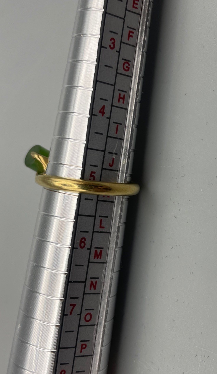 1978 AVON Captured Jade Green Stone Gold Tone Ring Size 5