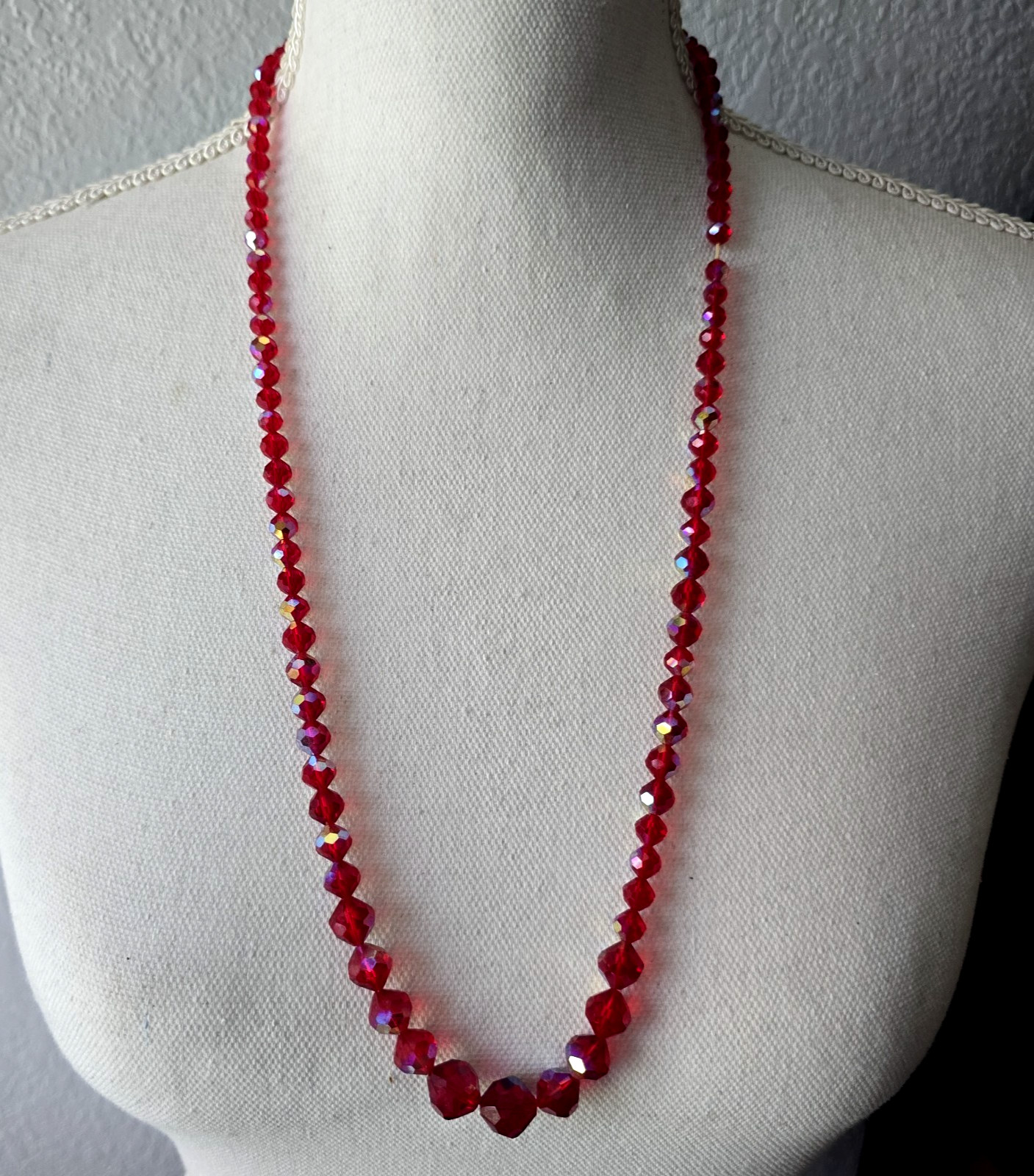 Vintage Red AB Faceted Glass Graduated Beads Necklace Pull On 28″L
