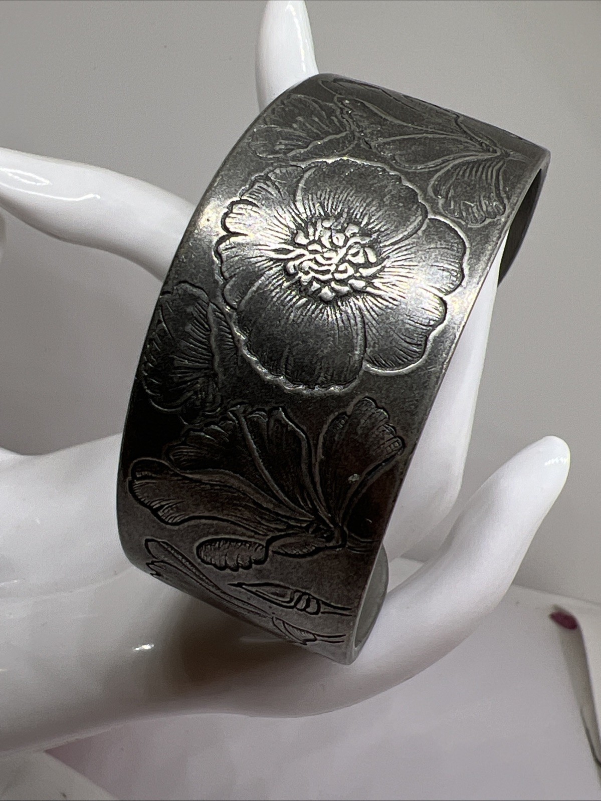 VTG SALISBURY PEWTER AUGUST POPPY FLOWER 1” WIDE CUFF BRACELET