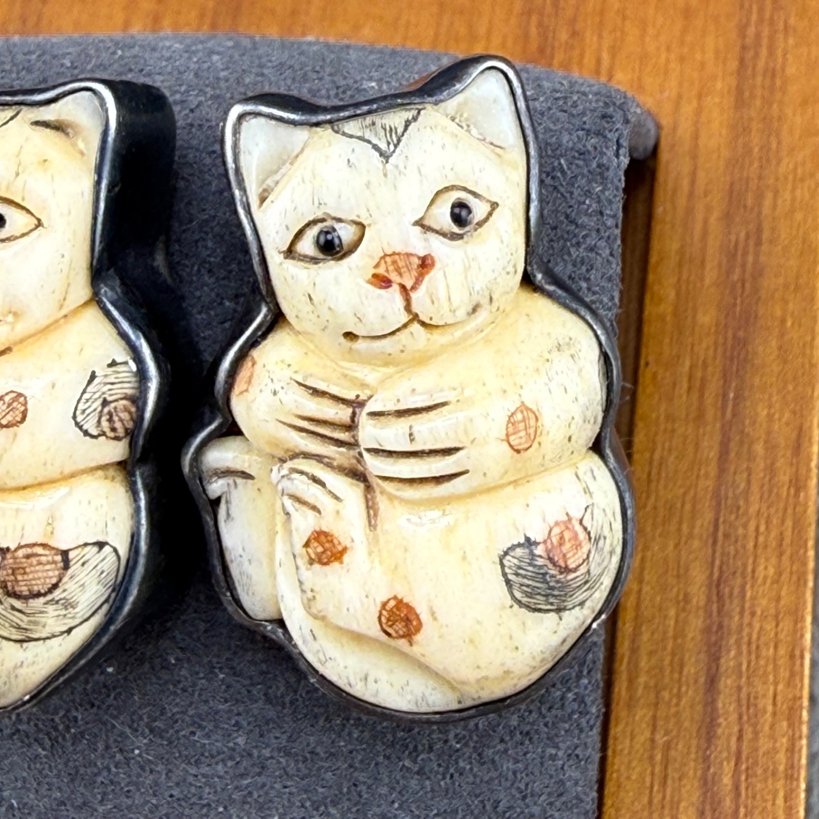 Amy Kahn Russell Sterling Silver Cat Earrings Pierced Carved Hand Made