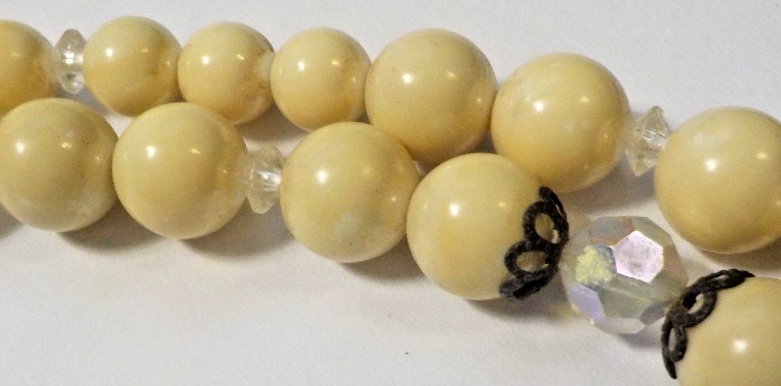Vintage 19 3/4″ Cream & Clear Beads Double Strand Necklace – Art