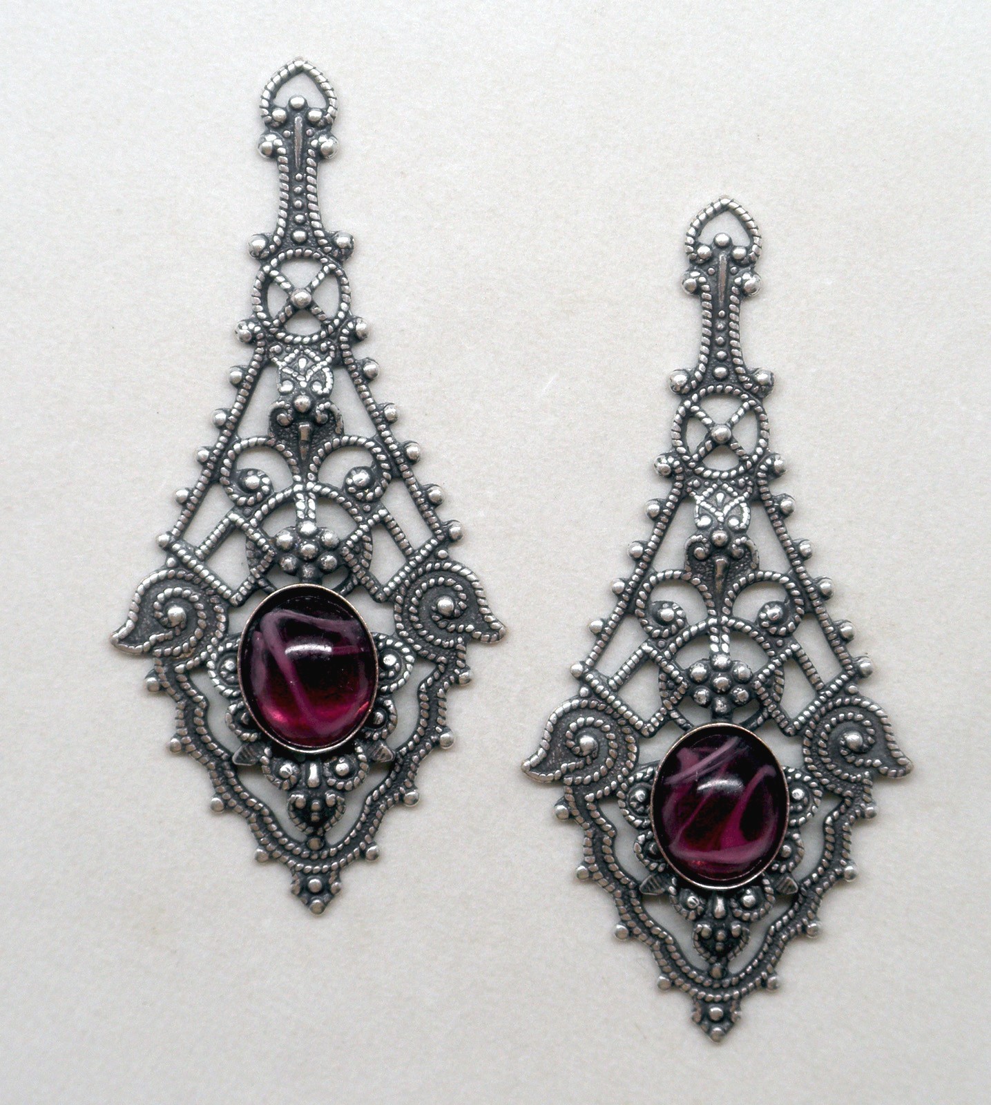 #1750AMY ANTIQUED .925 STERLING SILVER PLATED FILIGREE W/TOP RING & 10X8 CAB
