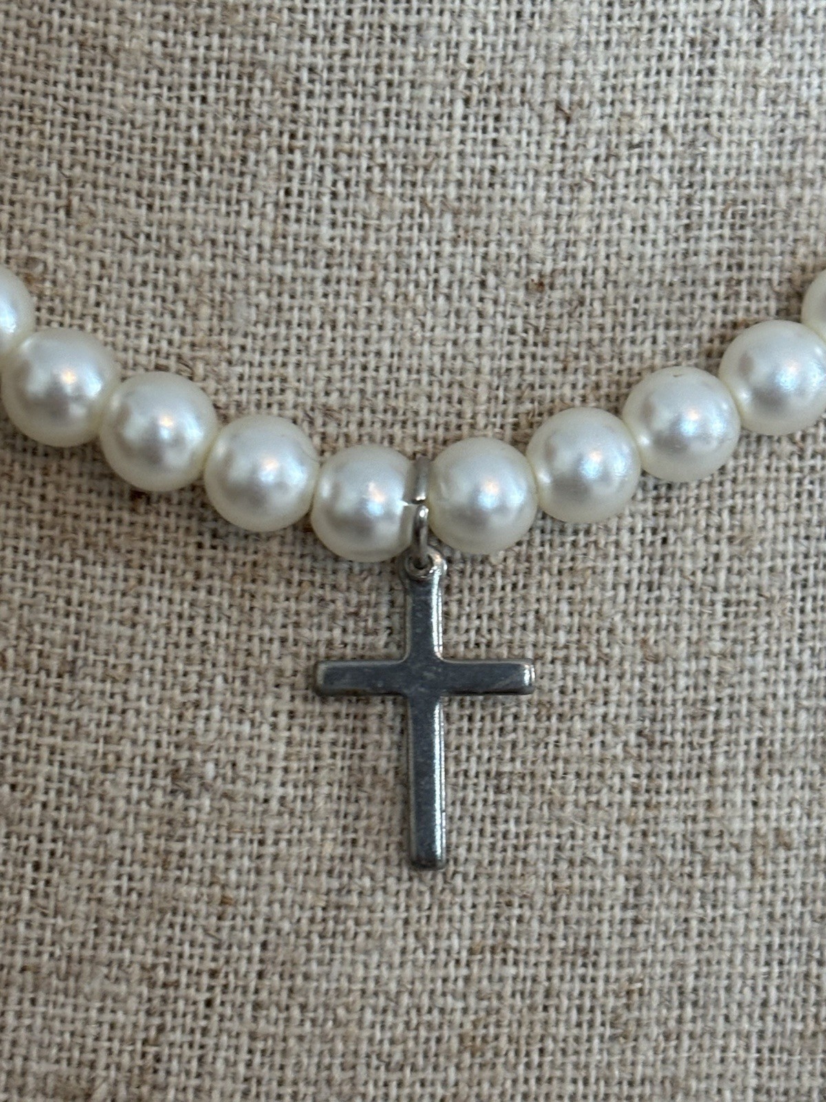 Vintage Child’s White Faux Pearl Necklace With Silver Tone Cross 15 Inch