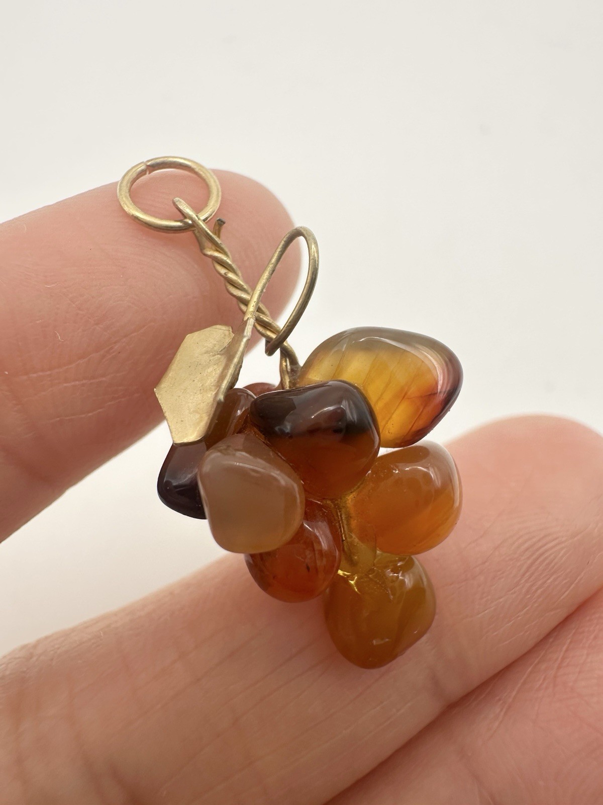 VINTAGE GOLD PLATED AGATE GRAPE CLUSTER PENDANT CHARM