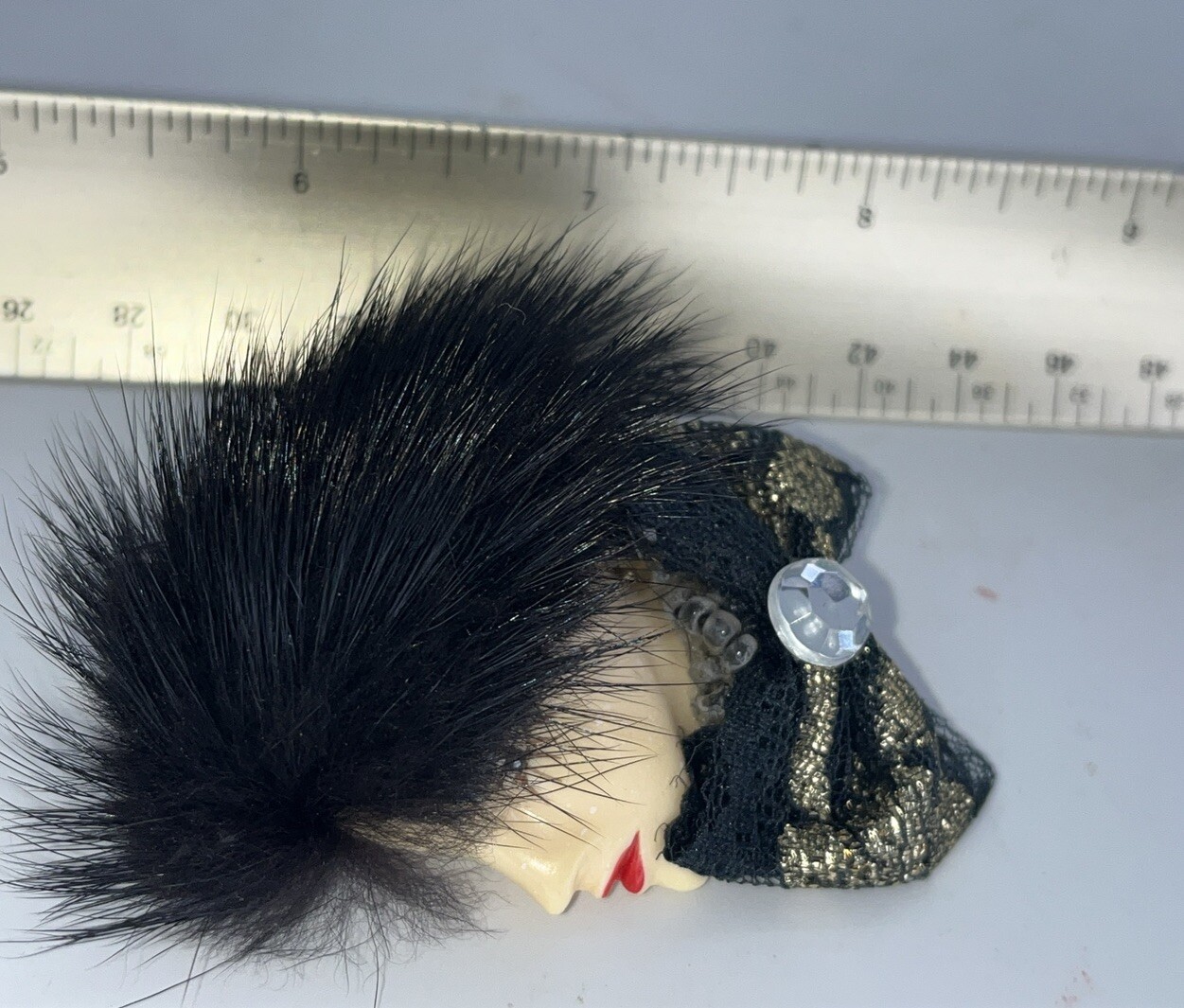 Vintage Fancy Lady Red Lips Woman Wearing Fur Type Hat Brooch Gold Color Pin