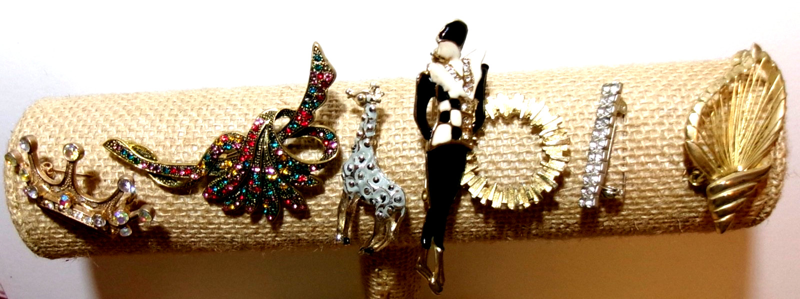 7 Vintage Pins Pinbacks Good Condition Costume Jewelry Lite Wear On Some