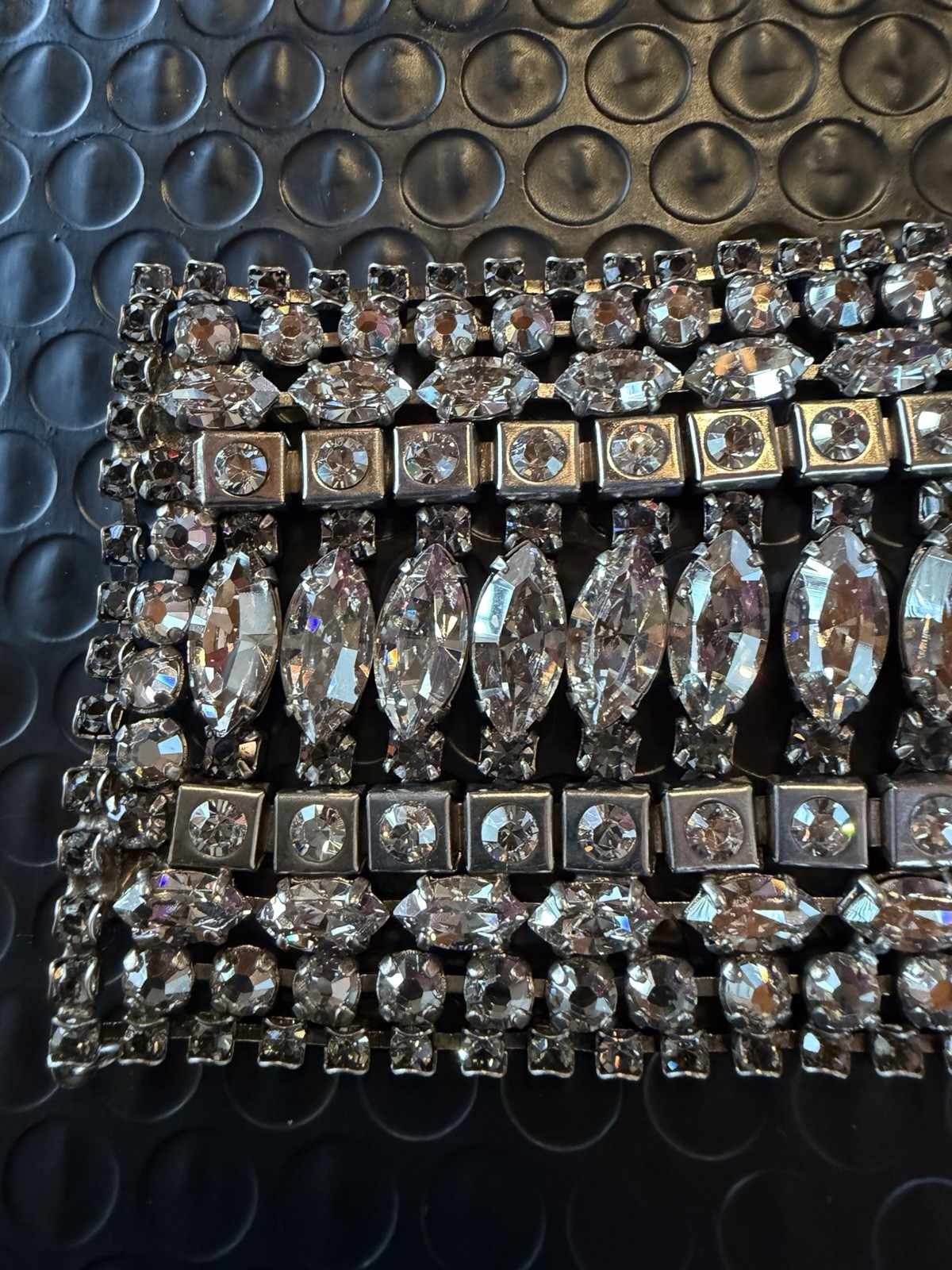 SORRELLI Signed Vintage Clear Crystal Cluster Prong Closure Bracelet BSP27ASSSH