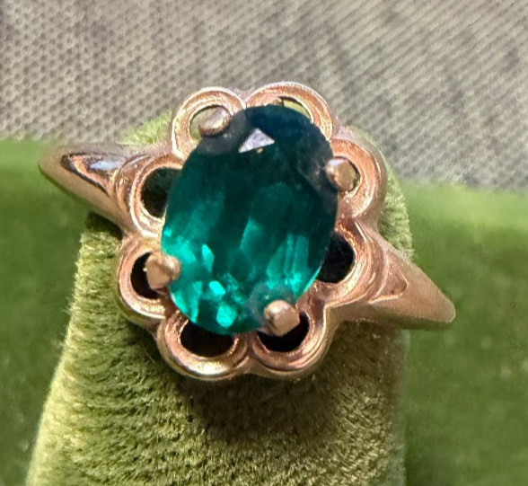 Vintage Sim. Emerald Stamped 10k SOLID Gold Ring Sz 5 May Birth Stone 1.44g