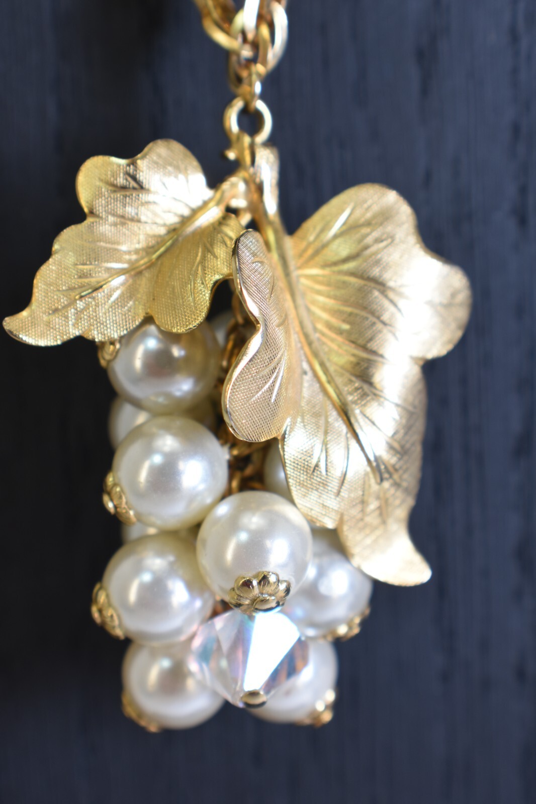 Vintage unsigned Bunch of Grapes necklace, gold tone, faux pearl & crystals 20″