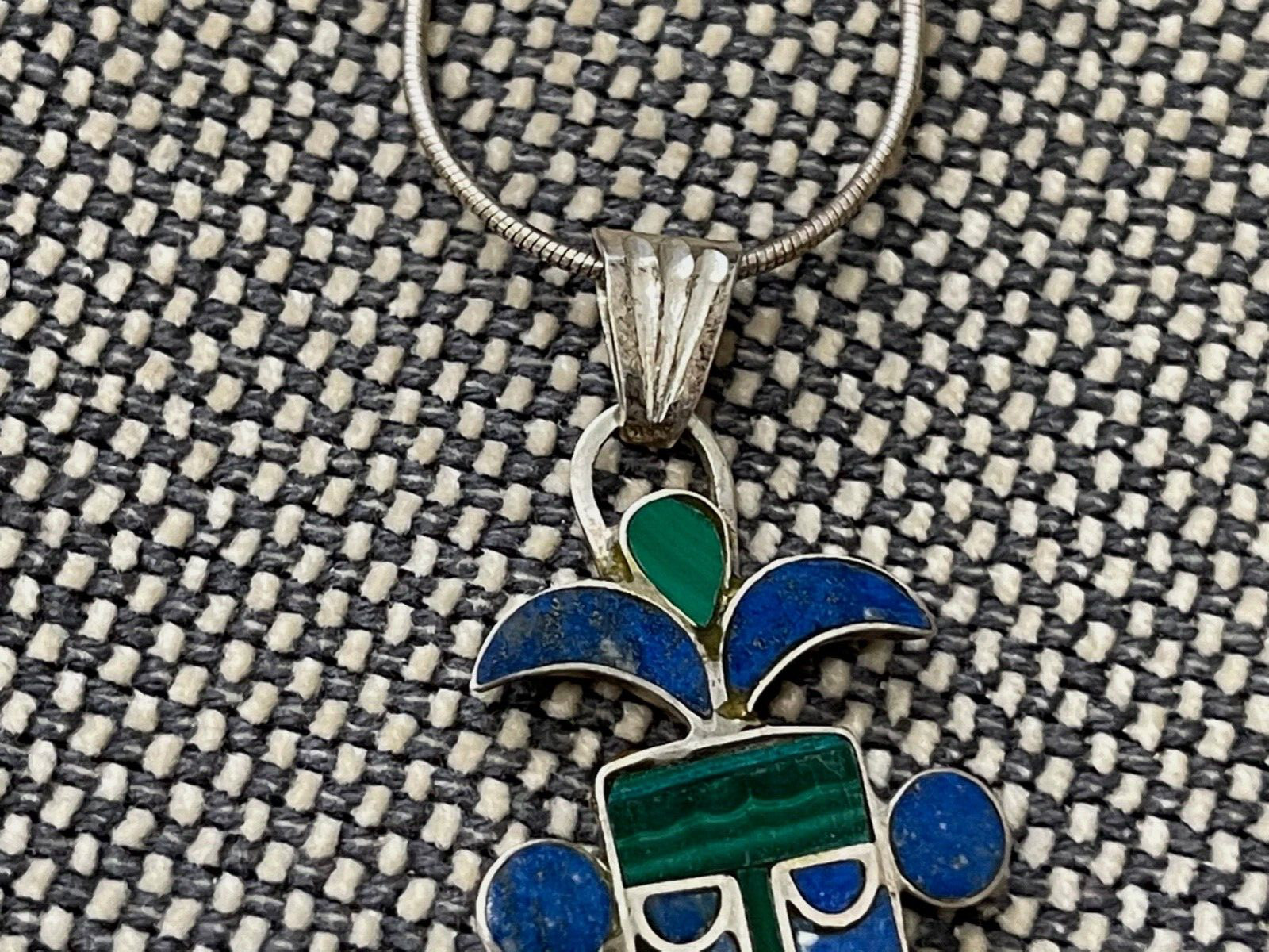 Vtg Sterling Silver 980 Tribal Style Pendant Necklace w Inlaid Lapis & Malachite