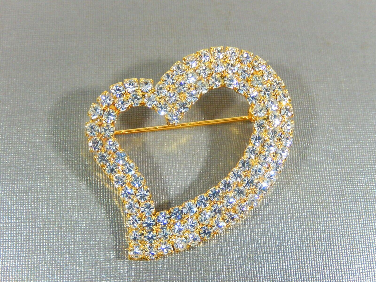NEW OLD STOCK OTC ALL PRONG SET ICY CLEAR CRYSTAL RHINESTONE GOLD TONE BROOCH