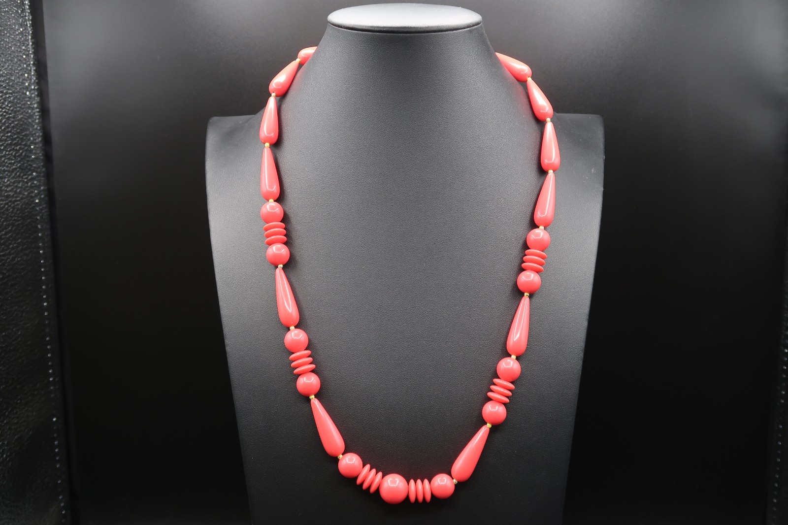 Vtg MCM Pink Lucite Beaded Statement Necklace Unique Mid-Length 24″