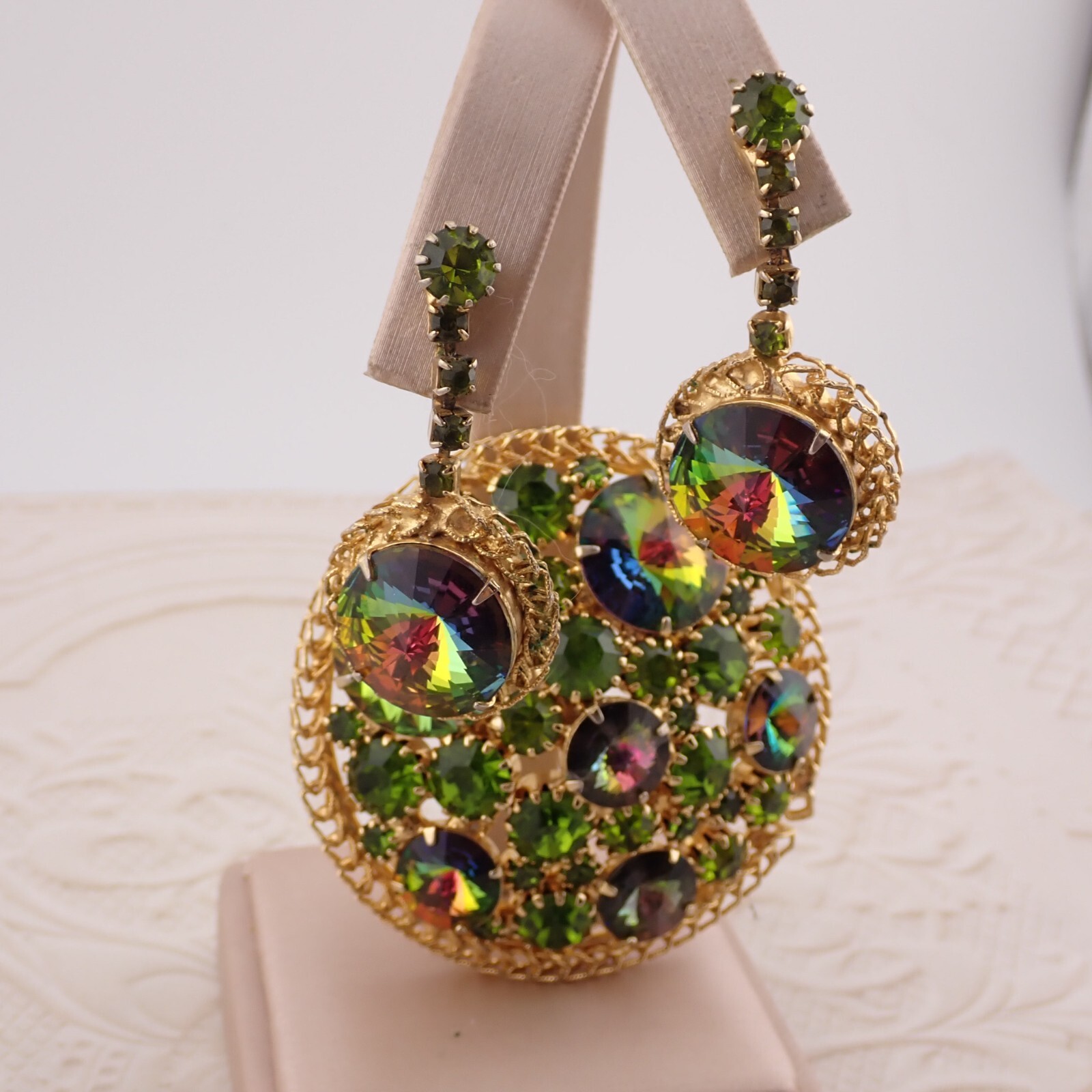 VTG Green Rivoli Point Up Rhinestone Chain Surround Brooch Dangle Earring Set
