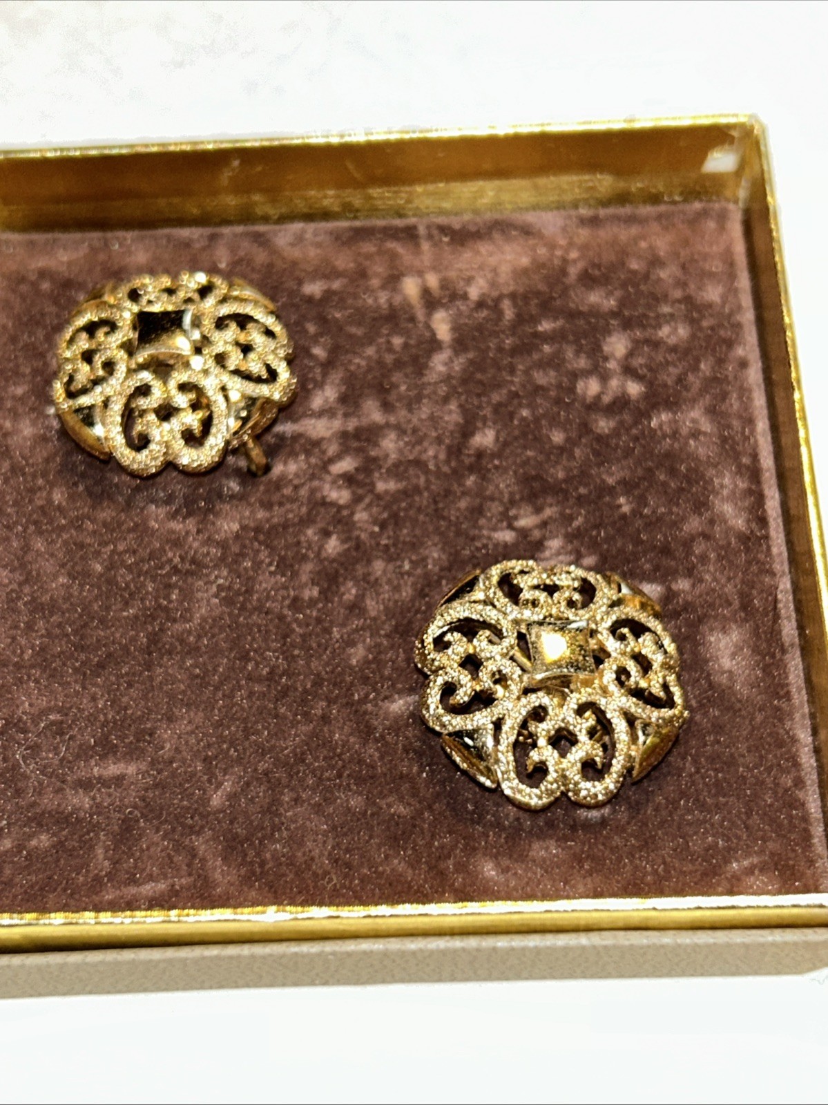 Vintage AVON 1971 Precious Pretenders Clip Earrings & Brooch/pin Goldtone