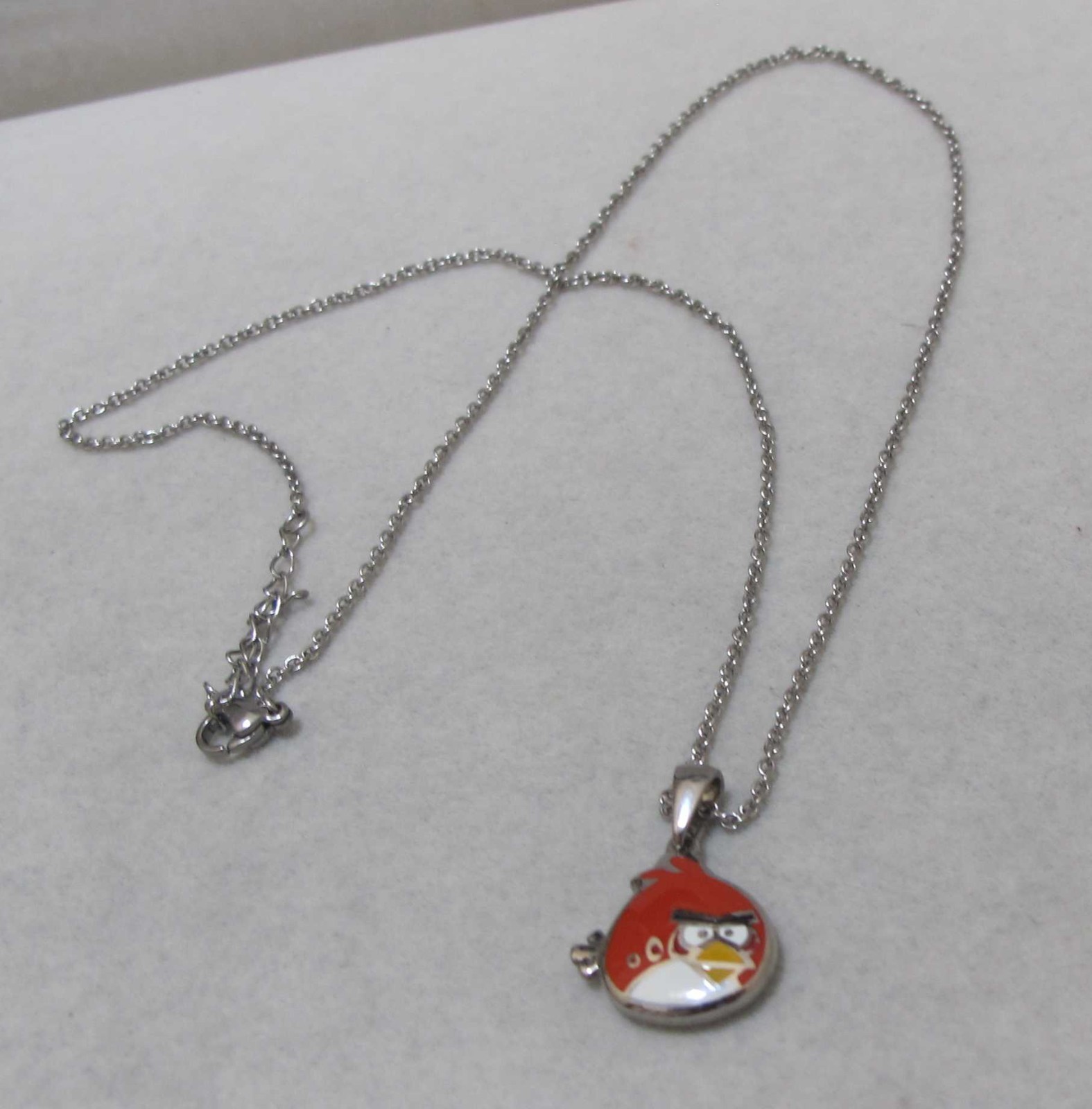 Vtg ANGRY BIRDS Red Bird Small Enamel Pendant Silver Tone Chain Max 20-1/4”