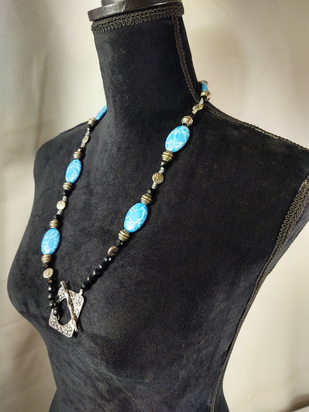 Vtg Beaded Necklace Toggle Closure Blue Black Silver Tone Beads Costume Jewelry