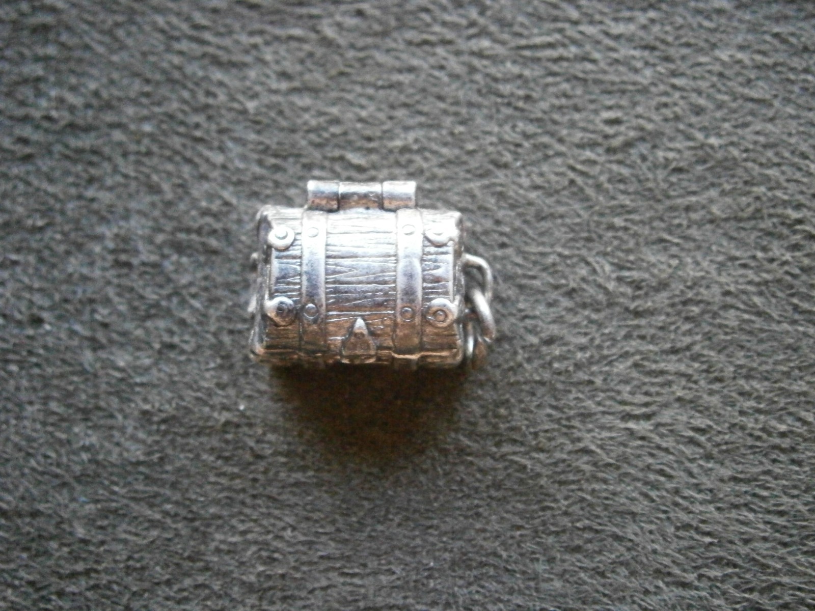 Opening Treasure Chest Vintage Sterling Silver Bracelet Charm Pendant 5.0g