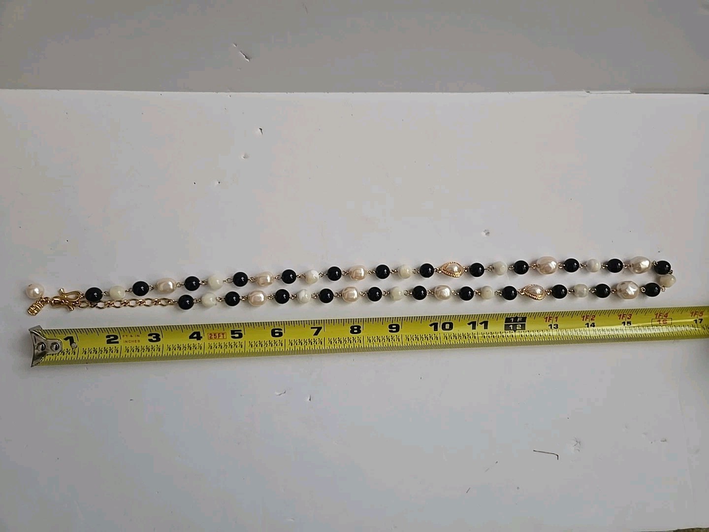 Vtg Liz Claiborne Goldtone Faux Pearl White Black Bead Necklace Earrings Post