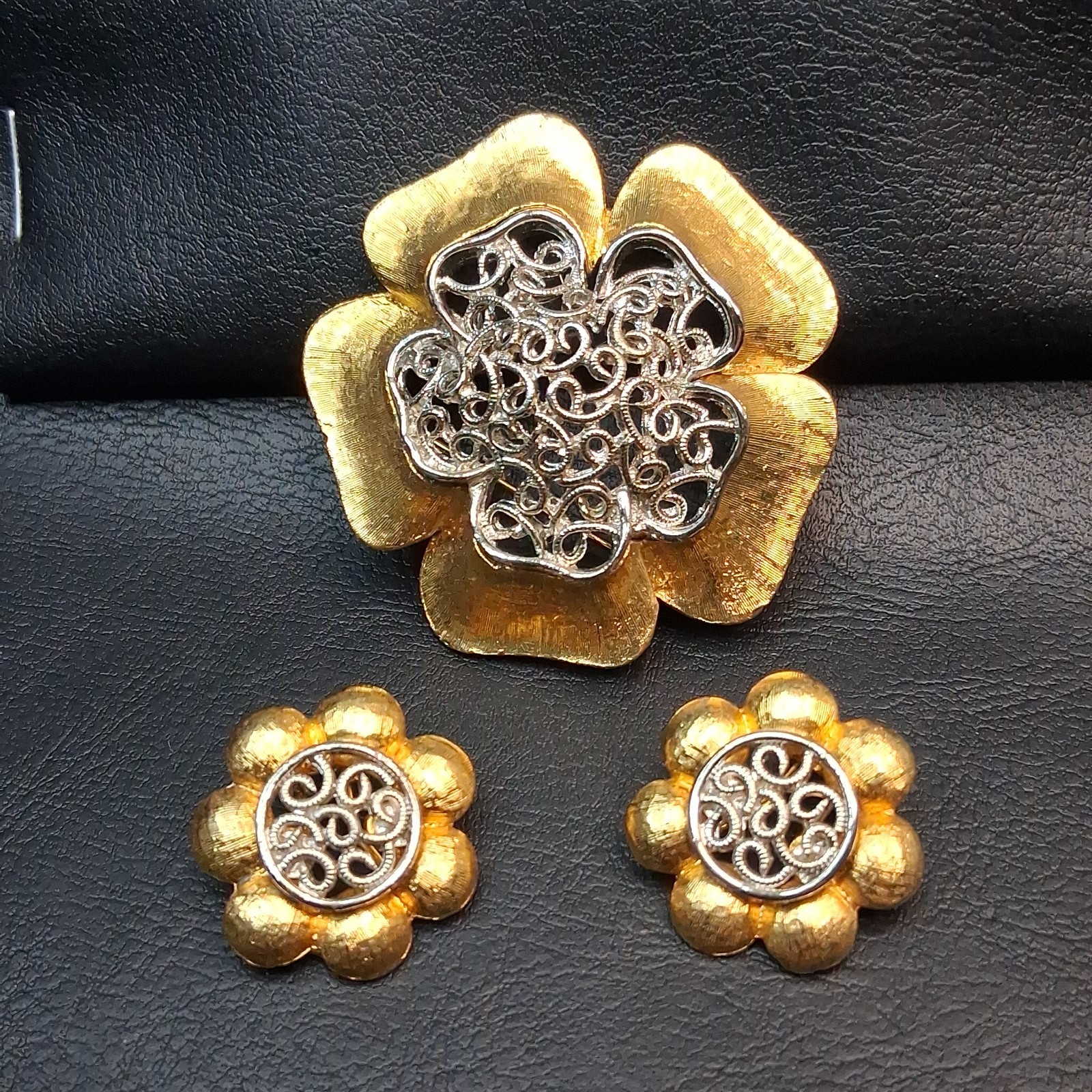 Vintage Two Tones Filigree Flower Brooch And Clip Earrings Set Gold Tone. 18.139