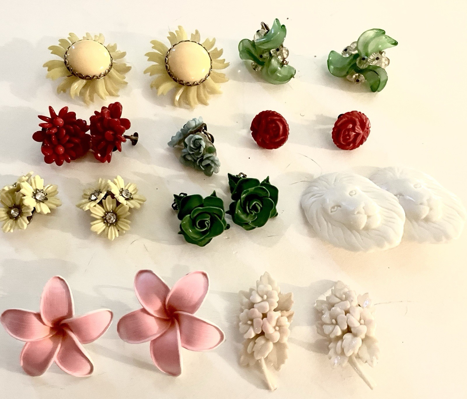 Huge Collection/Lot Vint-Retro Plastic Jewelry/Earrings/Pins/Single-Extra Pieces
