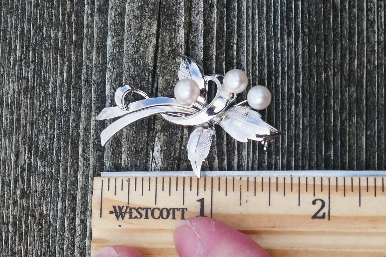 Vintage Sterling Silver & 5.3mm Pearl Spray Designed Brooch / Pin – 4.9g.