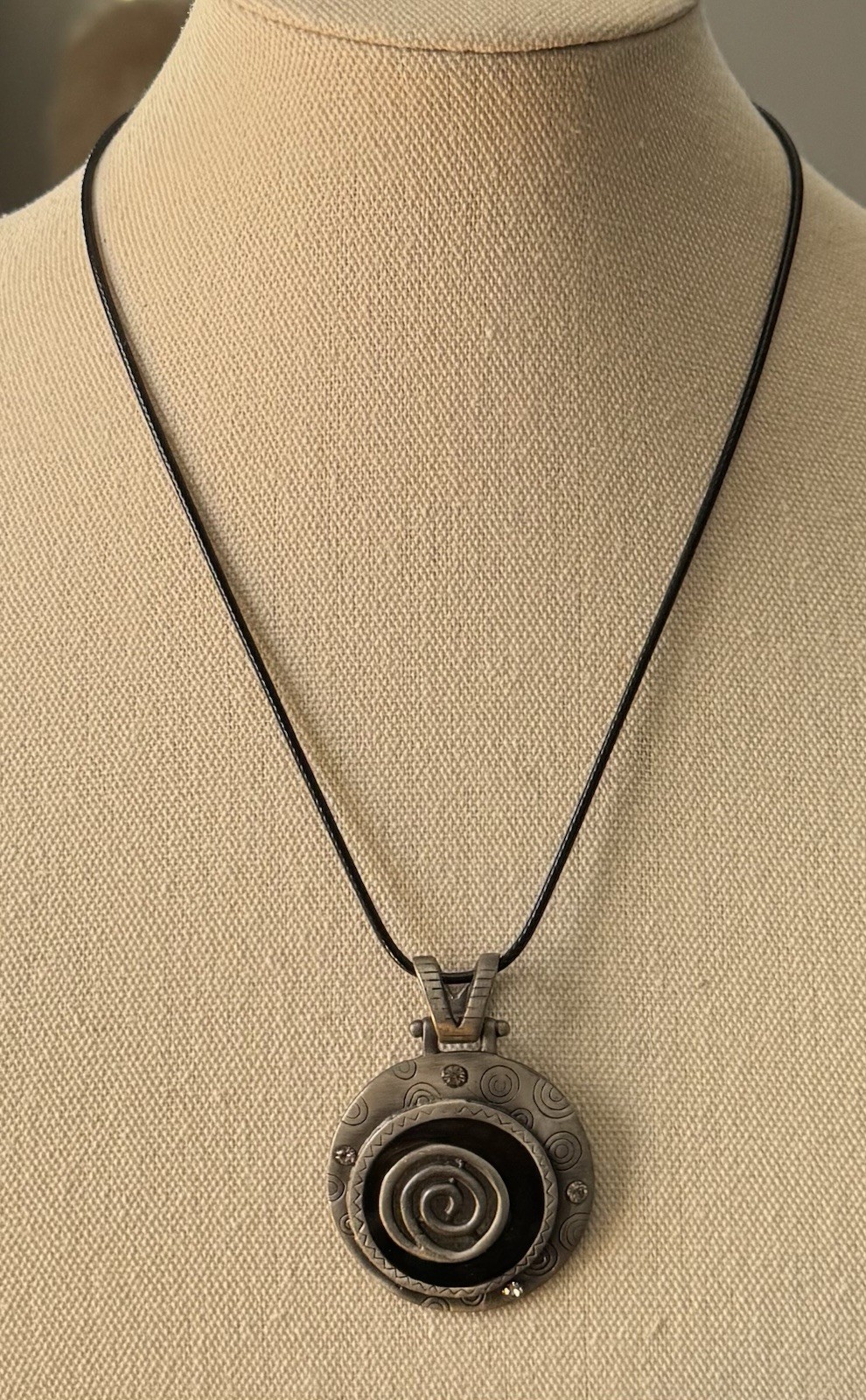 Vintage Silvertone Swirl & Rhinestone Round Pendant On Leather Cord Necklace 16”