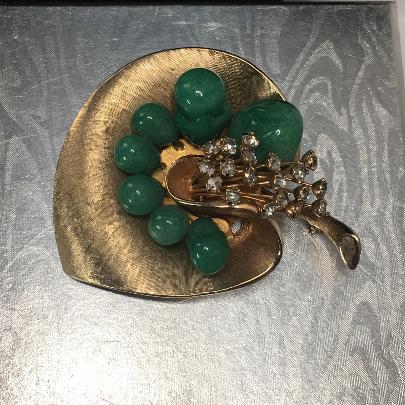 Vtg Flowering Grapes Brooch 2.25″ Poured Green Glass Crystal Stamens Heart Leaf