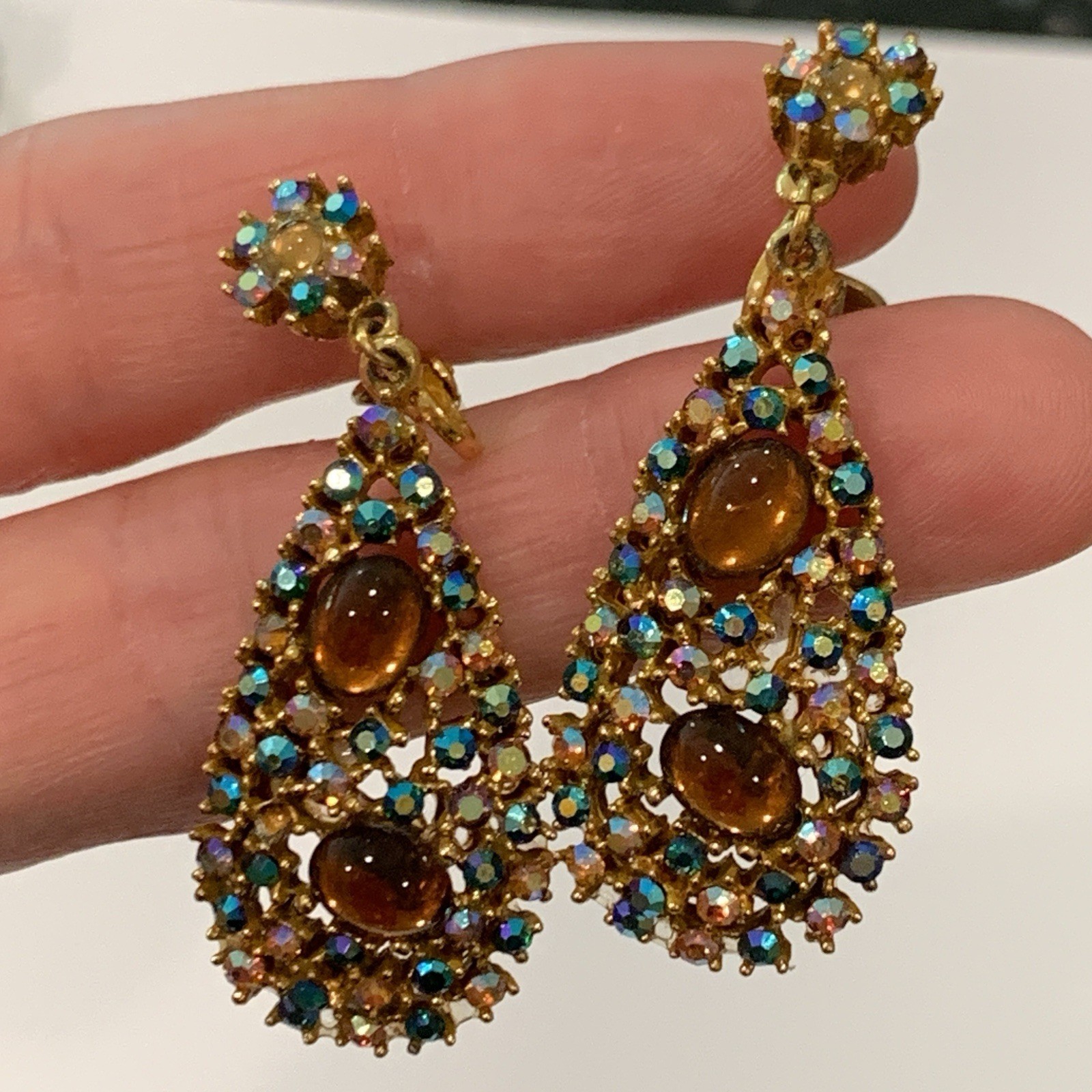 Vintage Mode-Art Signed “ART” Rhinestone Brooch & Earrings Set Aurora Borealis