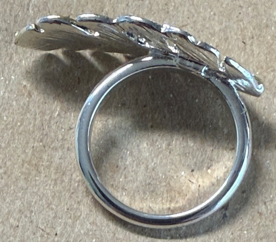 Avon Silver & Gold Tone Leaf has small stones Ring Size 8
