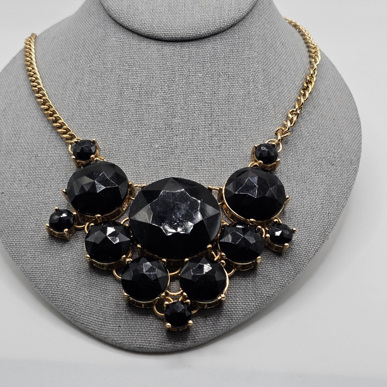 black and gold statement necklace vintage 16″ w 3″ extender