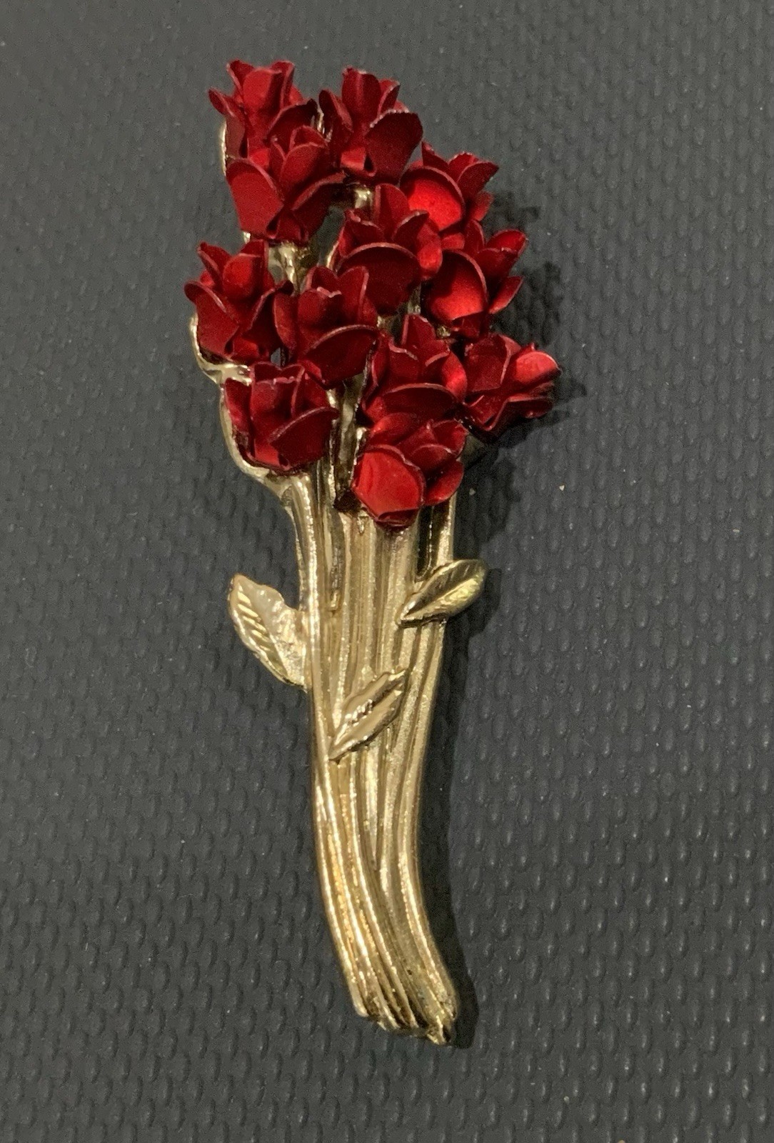 Vintage Red Roses Brooch Pin Romance Love Beauty Goldtone Signed DM 07