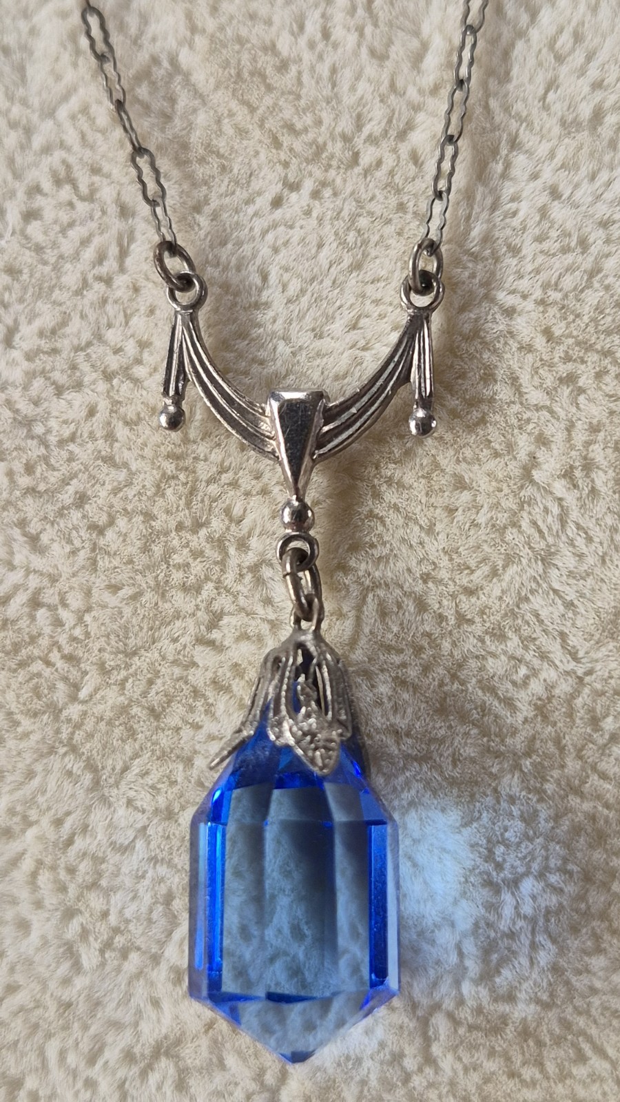 Necklace Art Deco Blue Crystal Sphere Faceted Shape Silver Tone Chain 15.75″