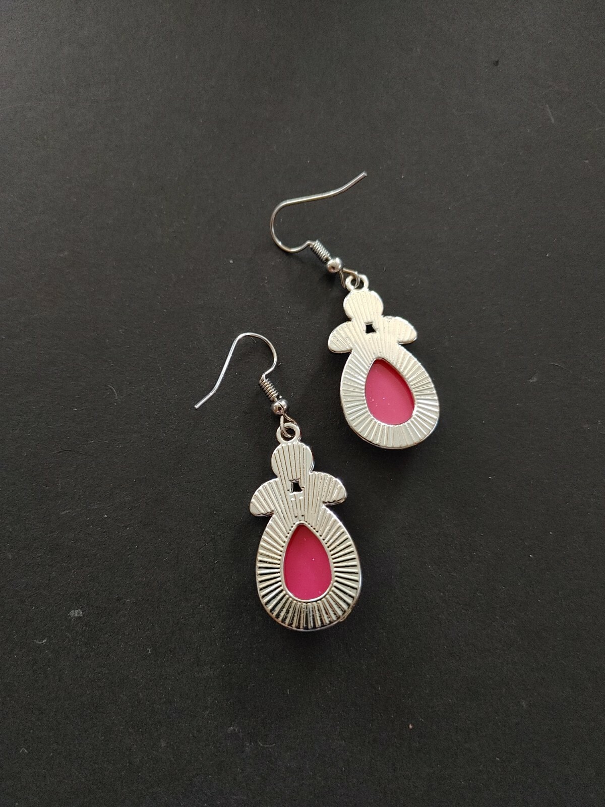 Vintage earrings hot pink faceted acrylic rhinestone silver tone metal