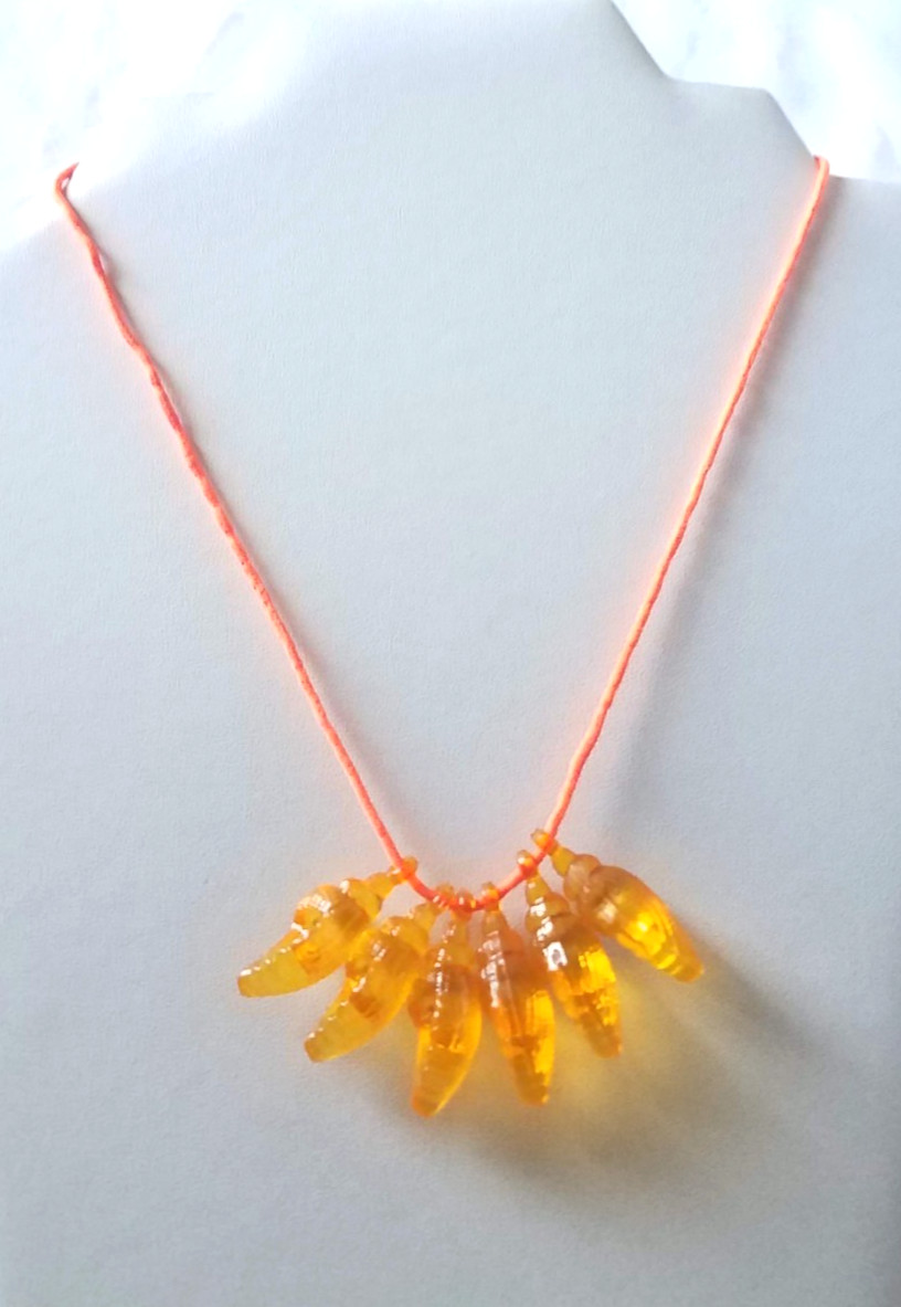 Vintage 16″ Orange Acrylic Conch Shell Elastic Necklace