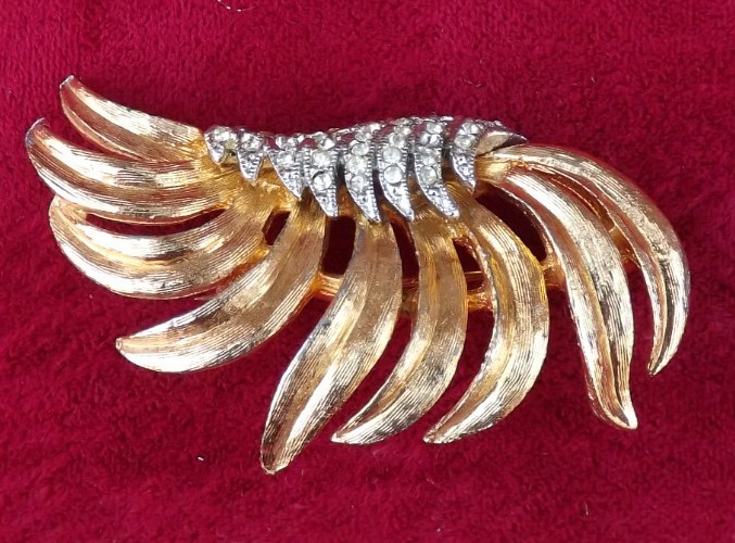 1980’s Ribbons Rhinestones Feather Circular ALL Gold Tones