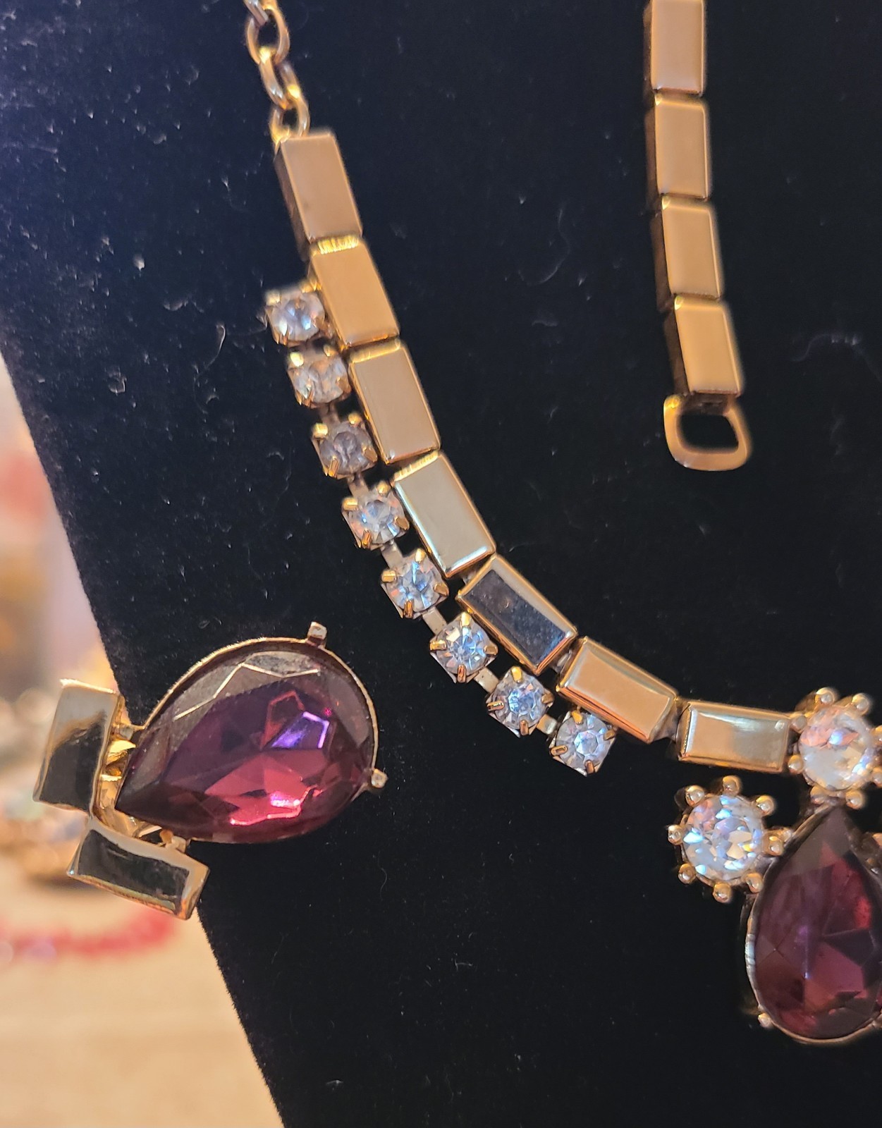 VINTAGE ‘CORO’ PARURE SET AMETHYST 19″ NECKLACE, 6-3/4″ BRACELET & CLIP EARRINGS