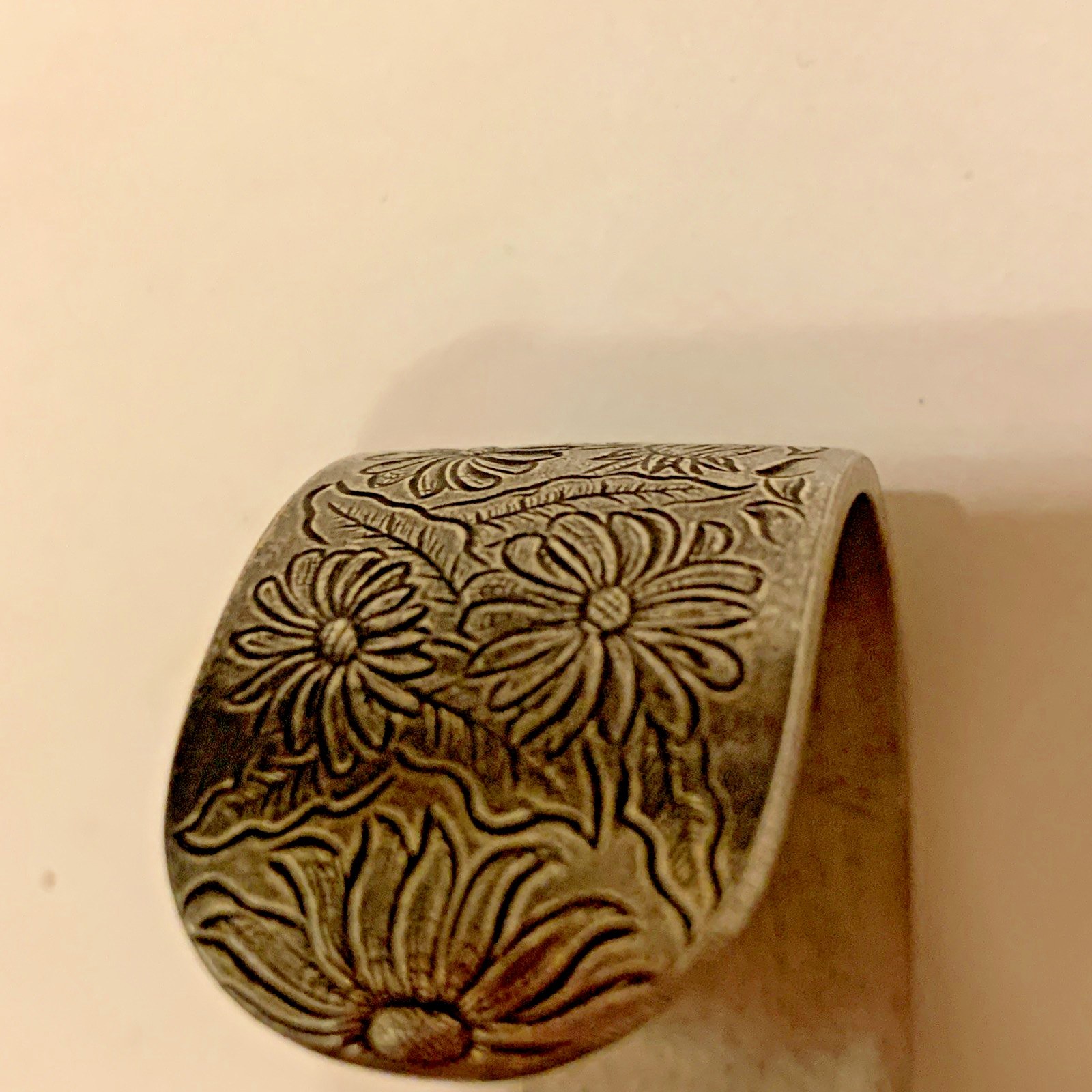 SALISBURY PEWTER APRIL FLOWER ETCHED CUFF BRACELET