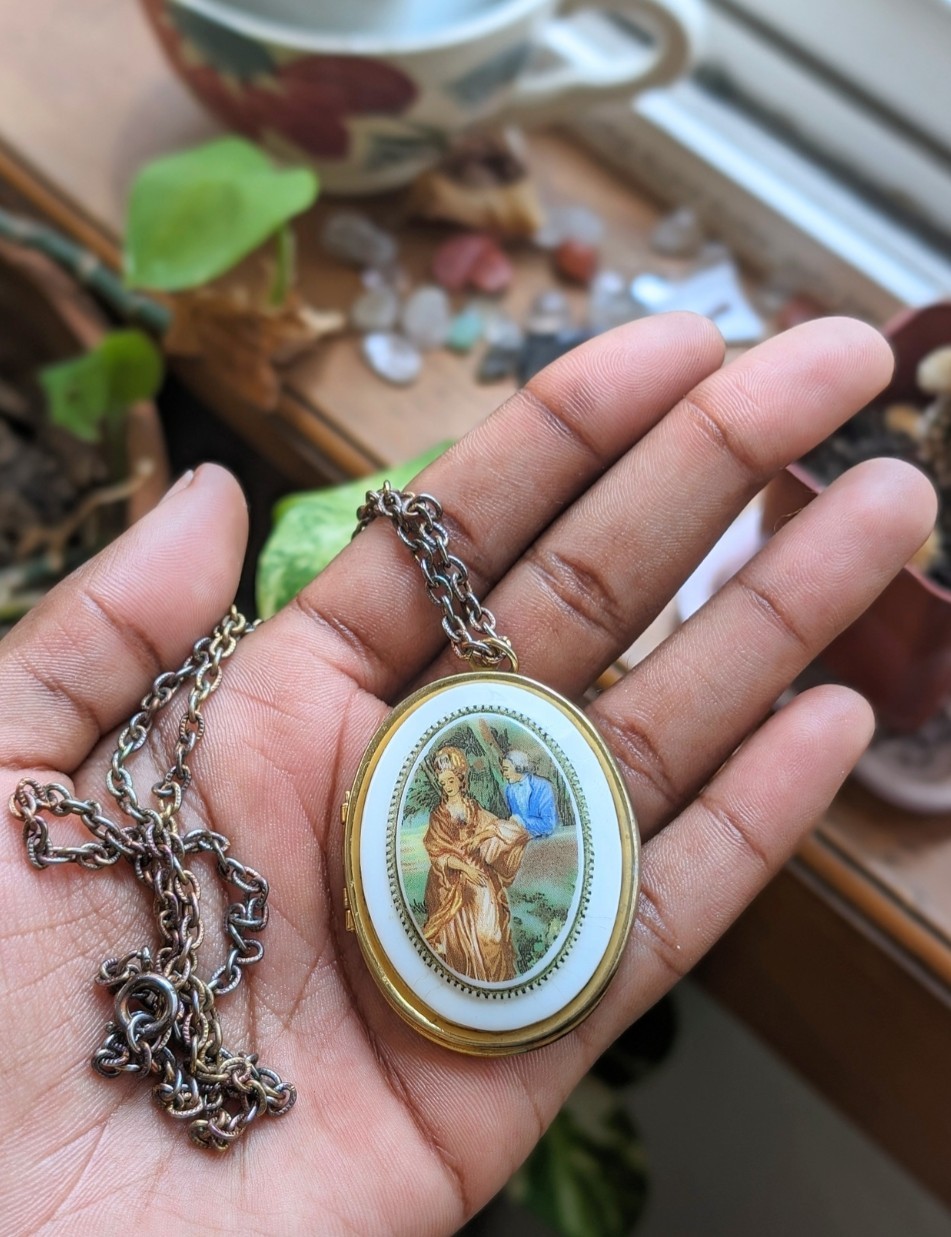 Romantic Courting Love Scene On Locket Vintage Chain 2″ Pendant 24″ Necklace