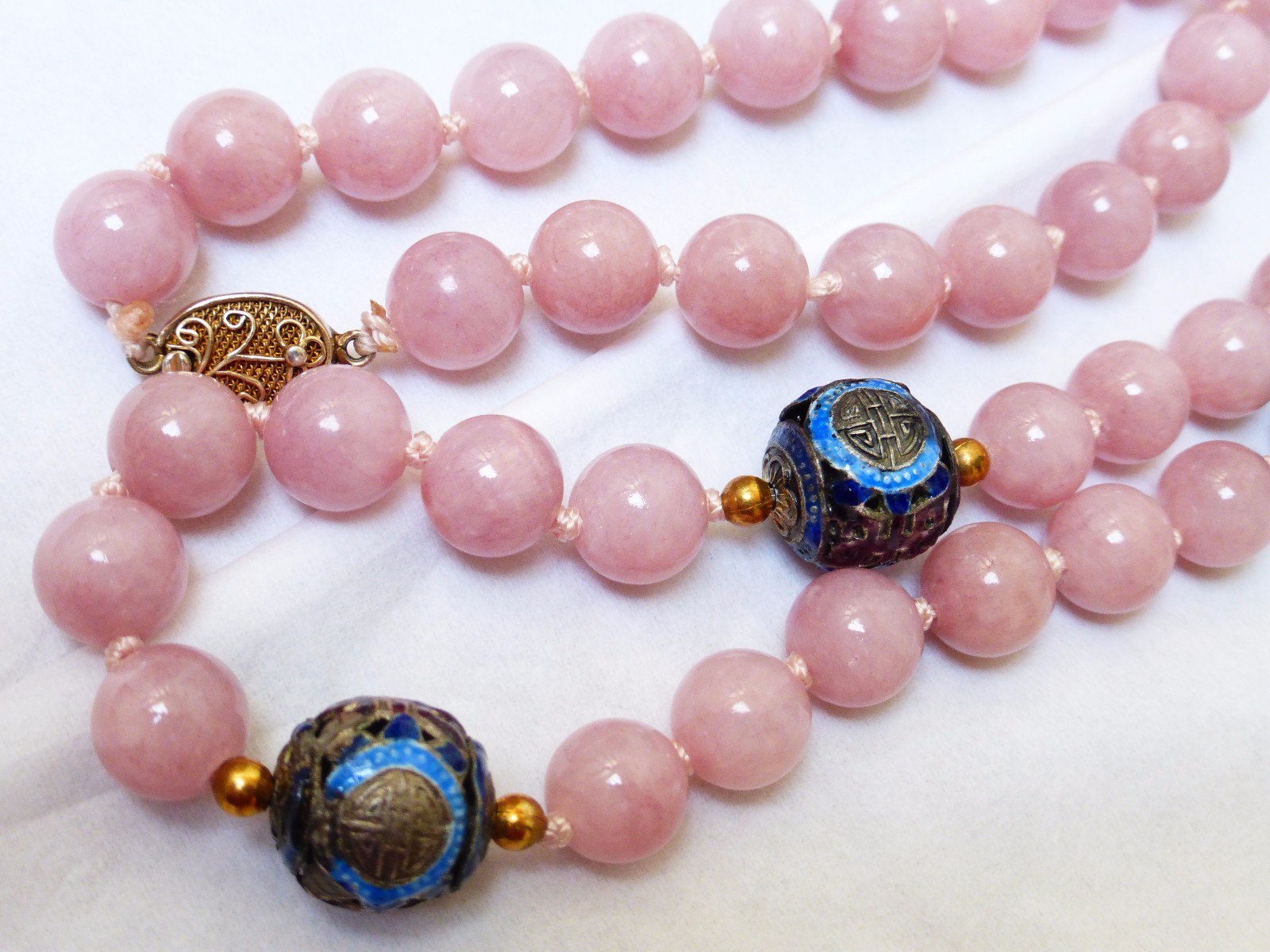 CHINESE VINTAGE ENAMEL LAVENDER QUARTZ BEAD NECKLACE, Silver Clasp