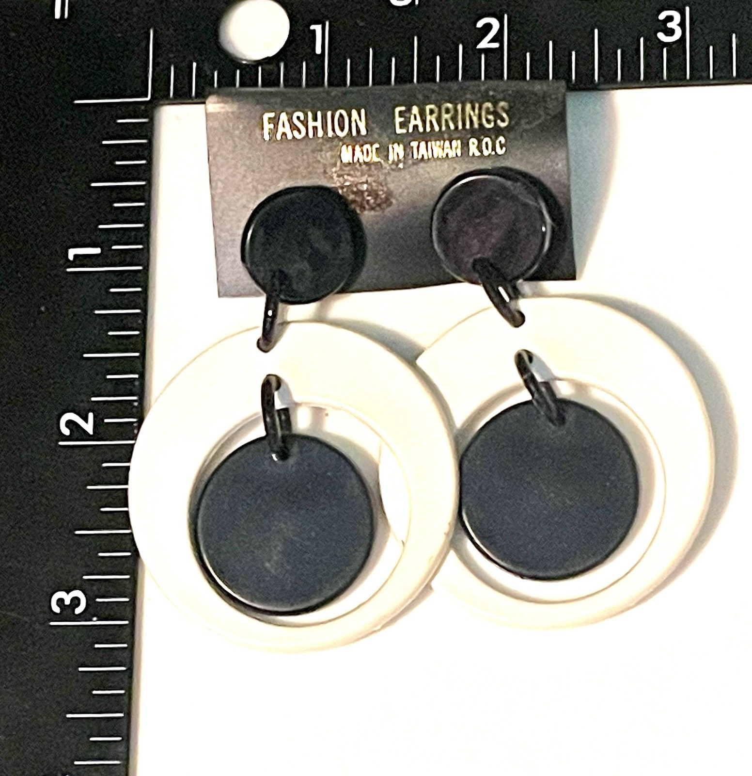 80s Does 60s VINTAGE Black White Hoop Earrings MCM Plastic NOS Taiwan ROC HOOPS