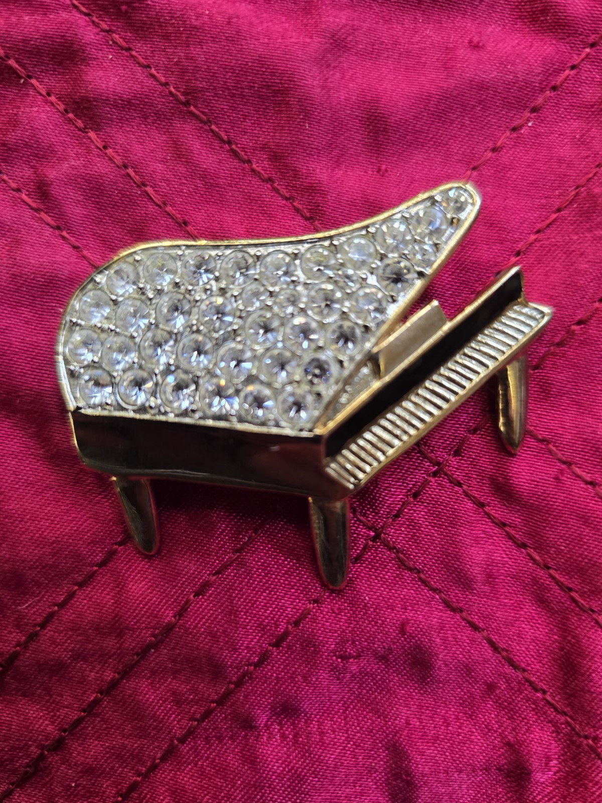 Grand Piano Brooch, Approximately 2×2 Inches. Glass Gems Cover The Lid.